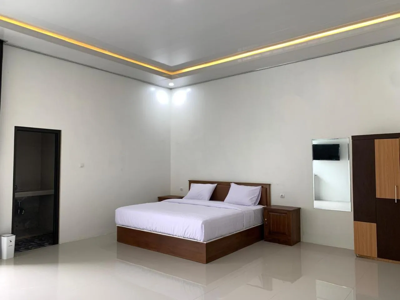 Bed in Grand Wijaya Hotel dan Villa Sarangan