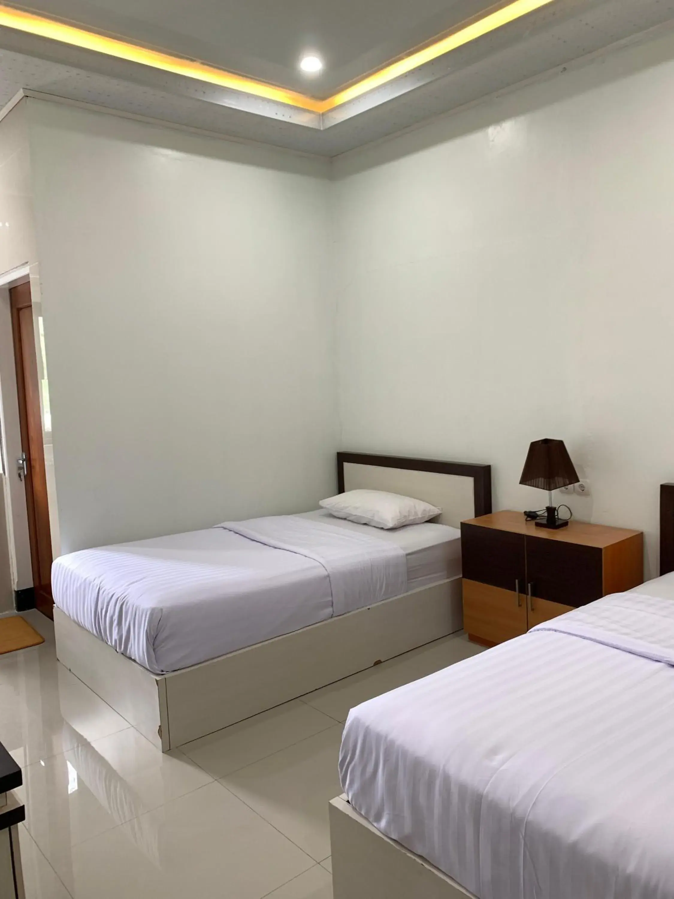 Standard Twin Room in Grand Wijaya Hotel dan Villa Sarangan Standard Twin Room in Grand Wijaya Hotel dan Villa Sarangan