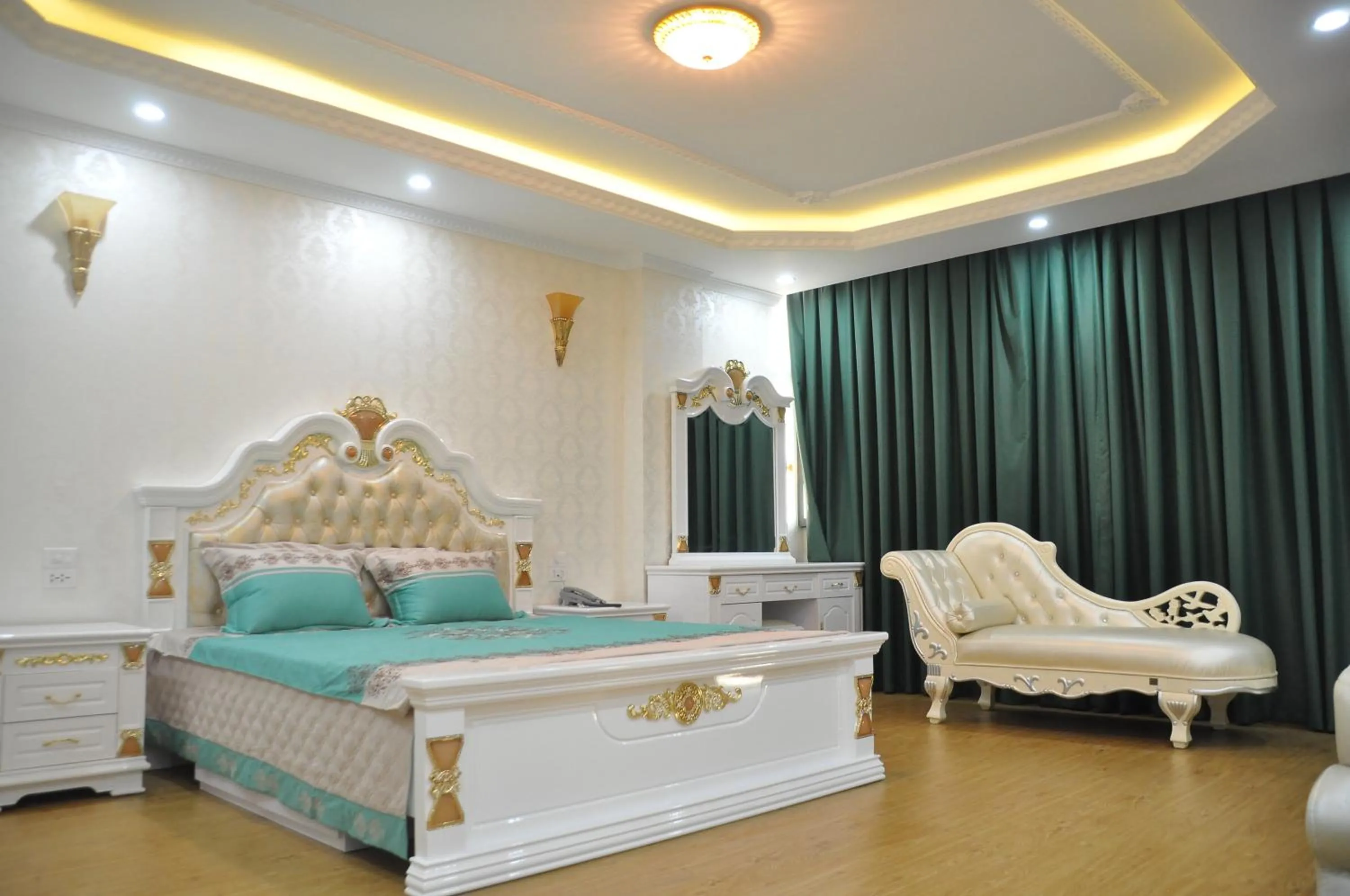 Bed in Phuong Hoang Hotel