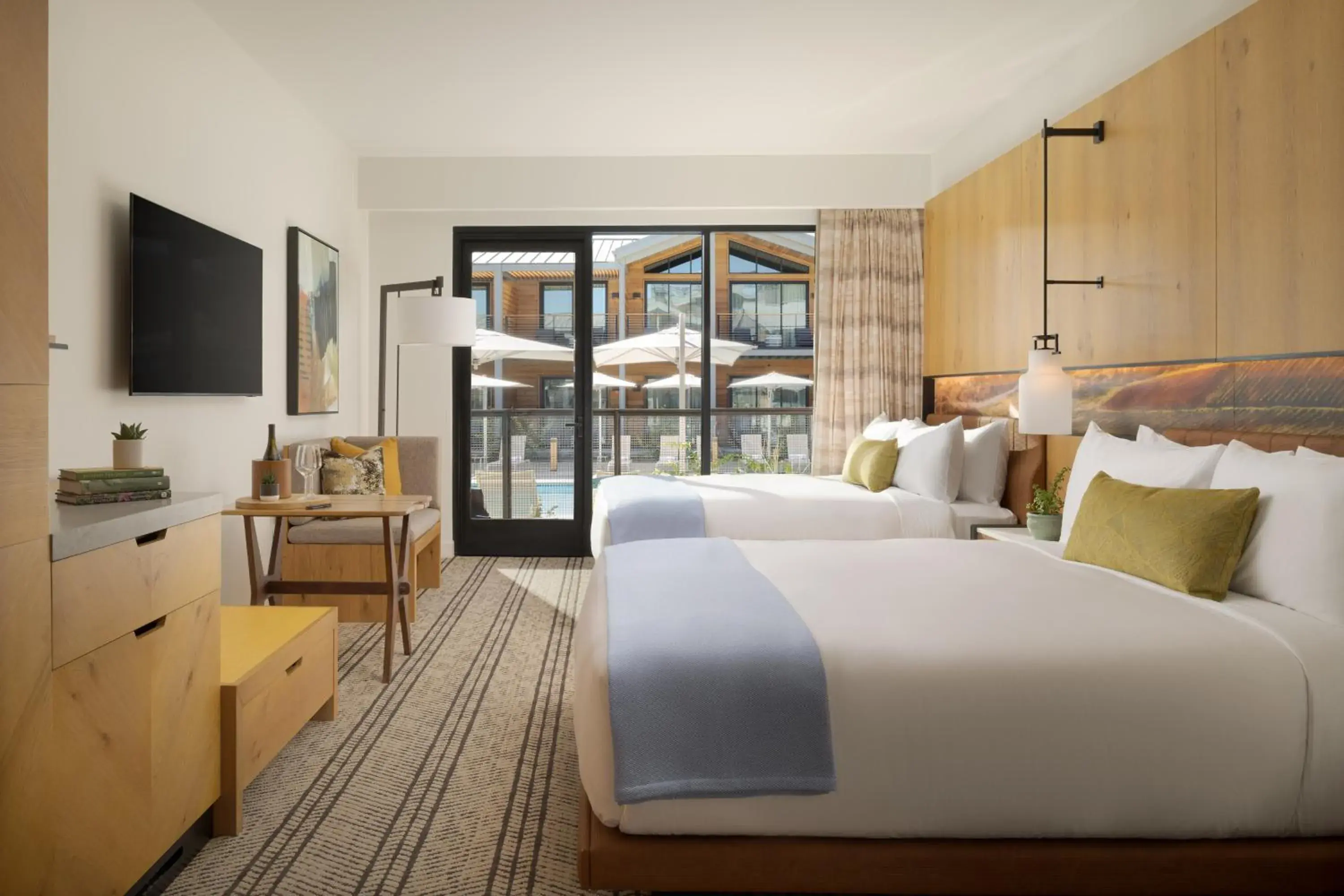 Accessible Deluxe Queen - Queen in Appellation Healdsburg Accessible Deluxe Queen - Queen in Appellation Healdsburg