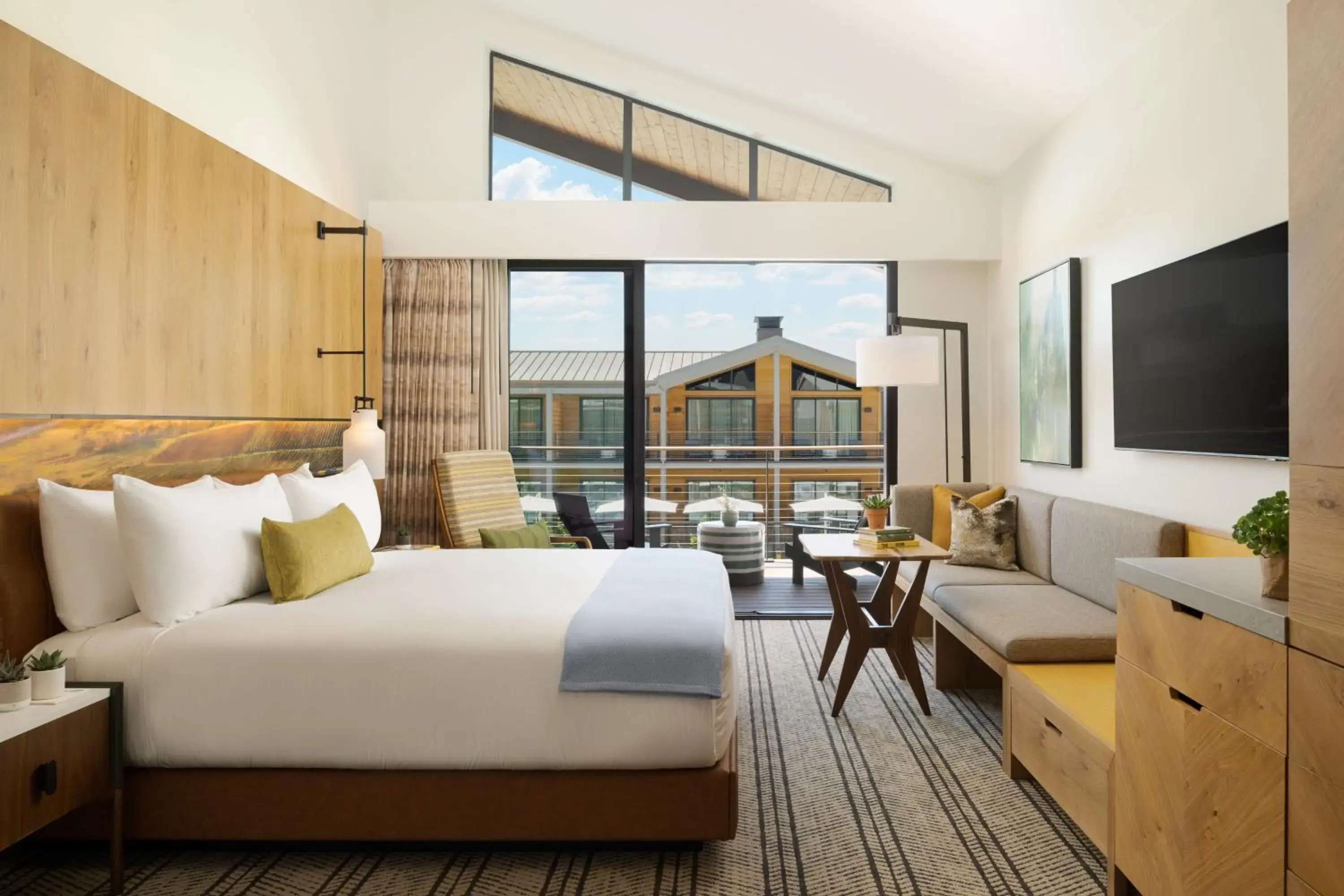 Deluxe King with Vaulted Ceilings in Appellation Healdsburg Deluxe King with Vaulted Ceilings in Appellation Healdsburg