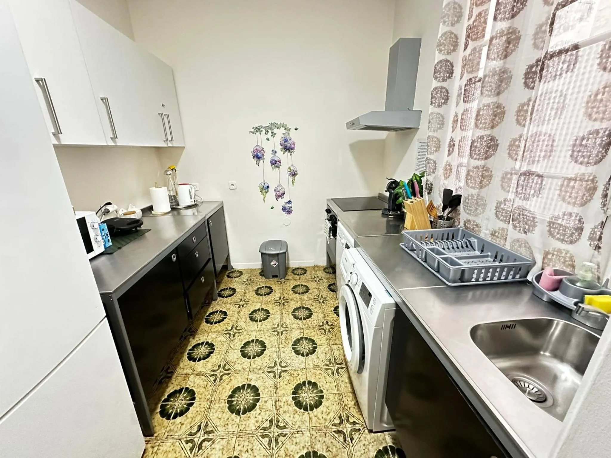 Communal kitchen in Rooms Diputacion