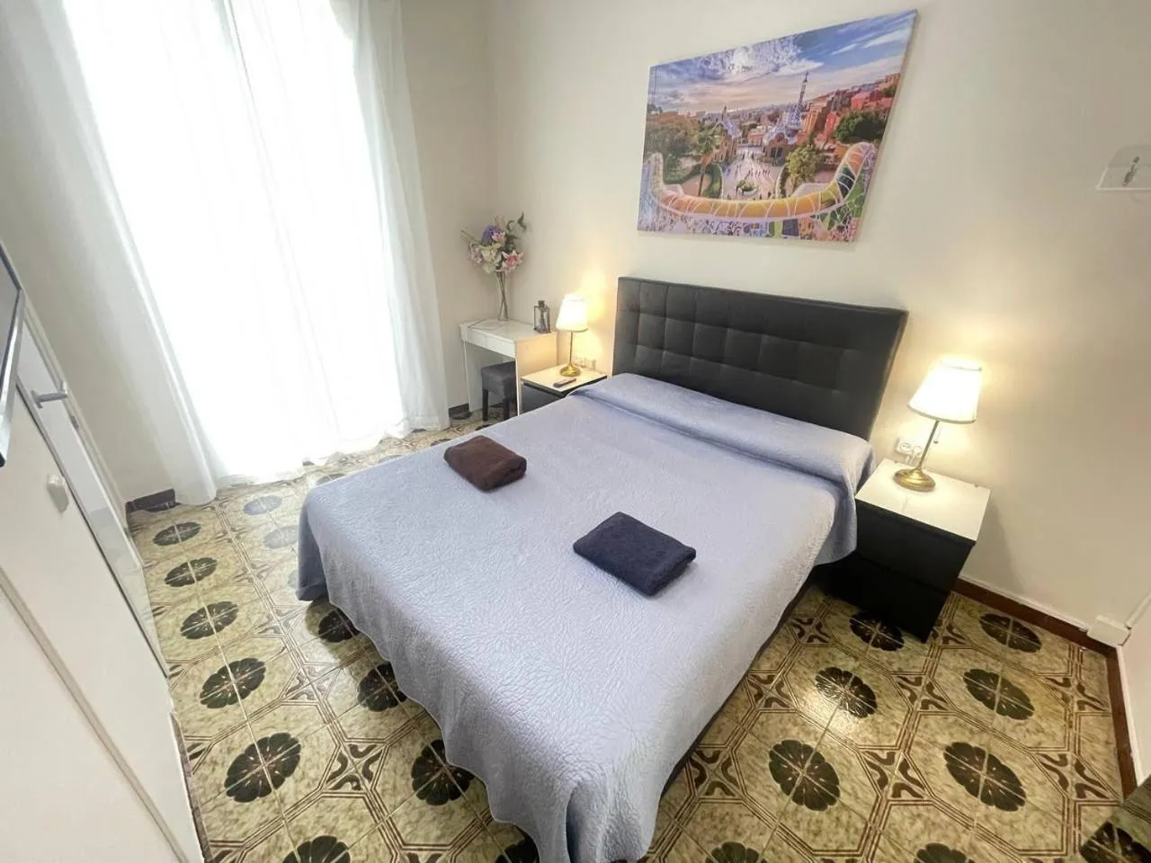 Bed in Rooms Diputacion