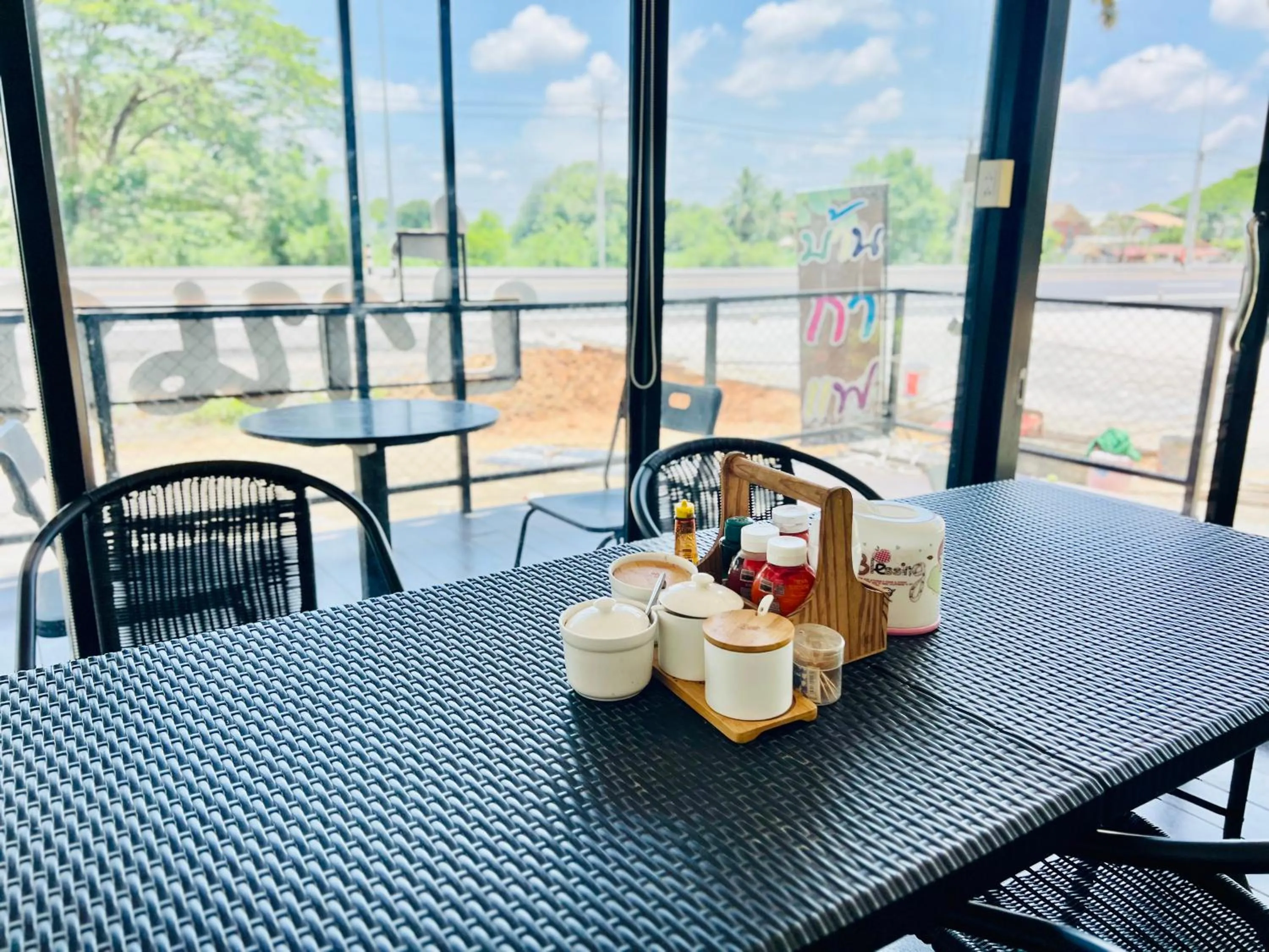 Area and facilities in Rungreang Hotel