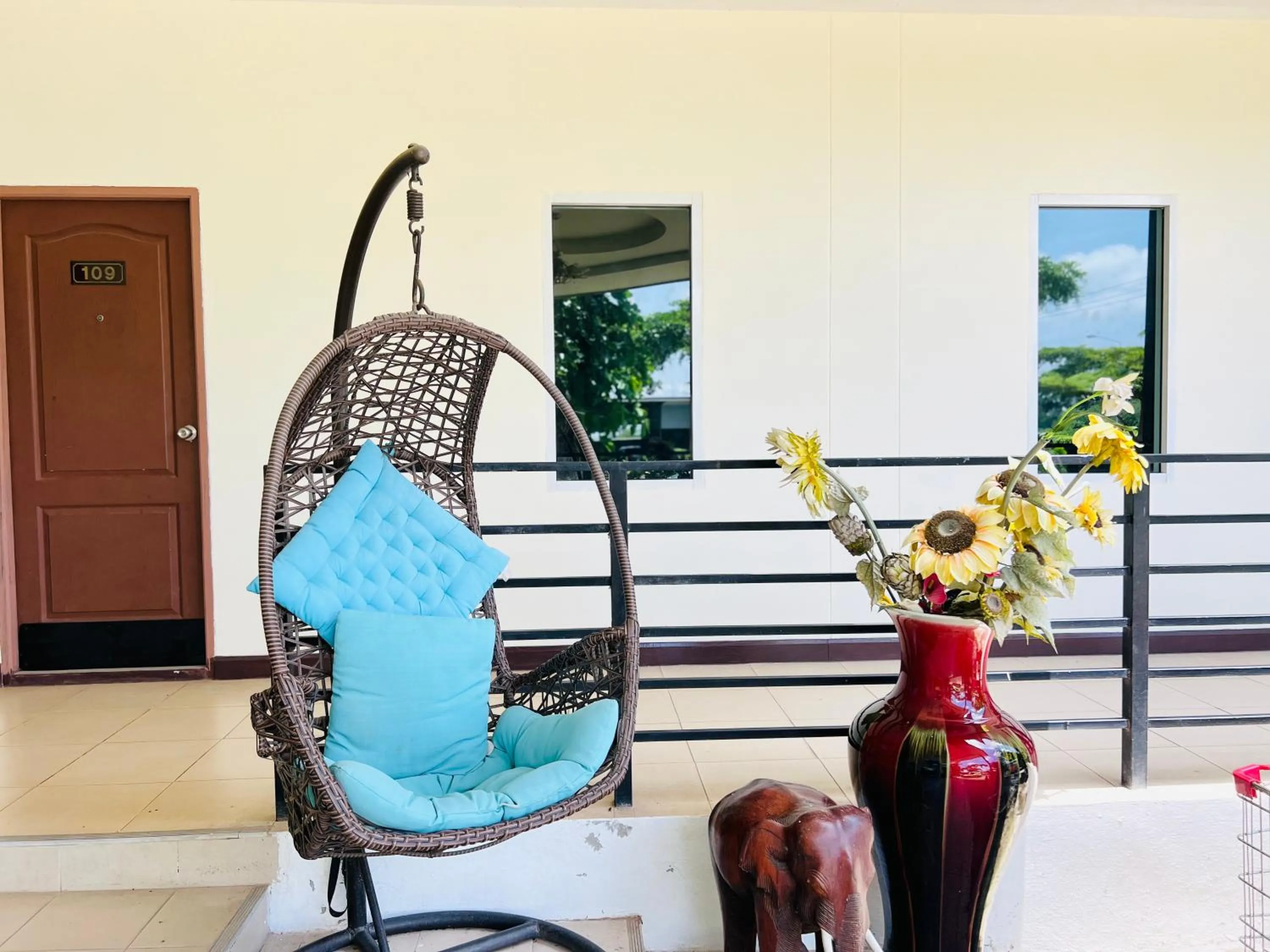 Seating area in Rungreang Hotel