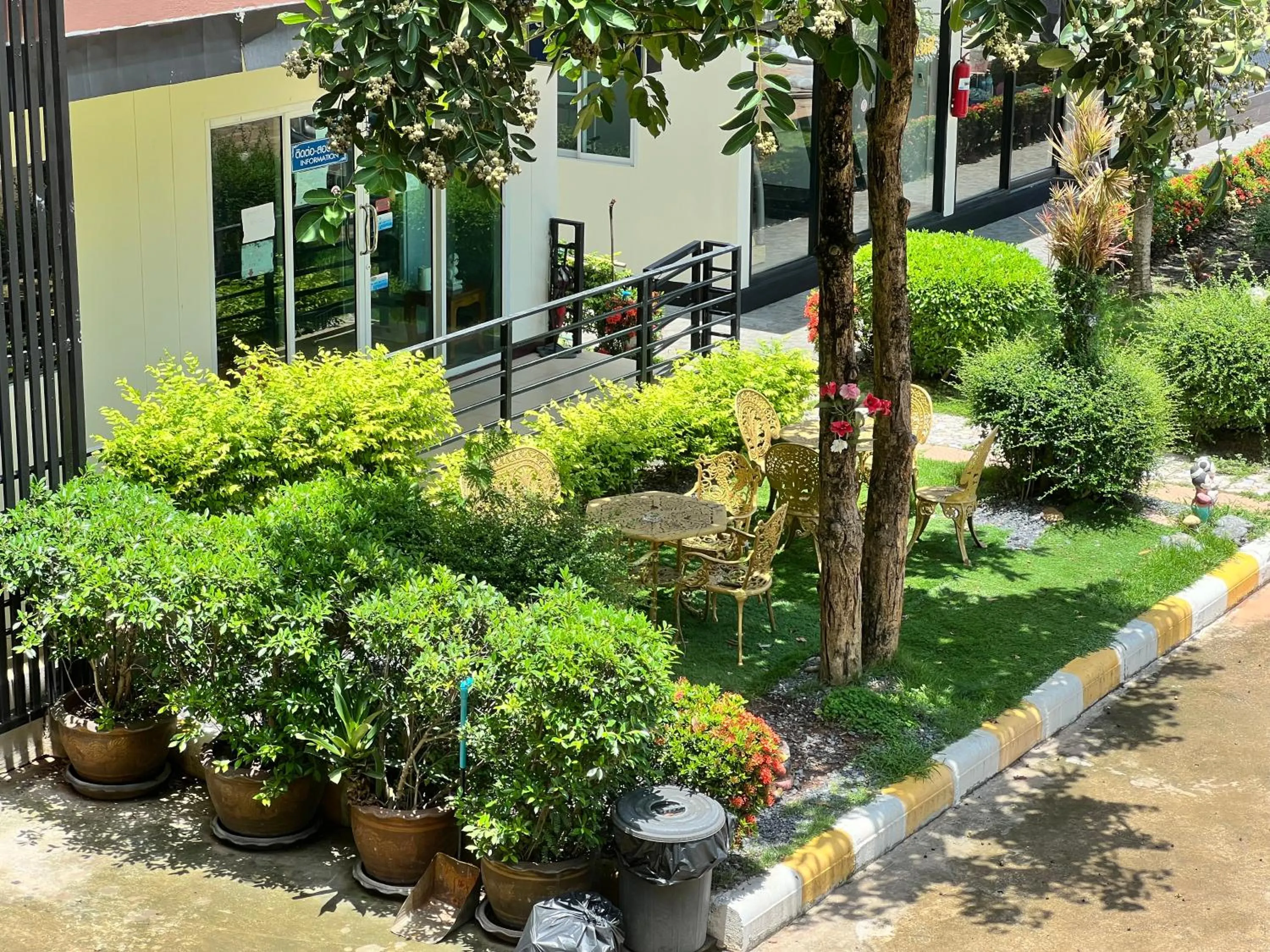 Property building in Rungreang Hotel