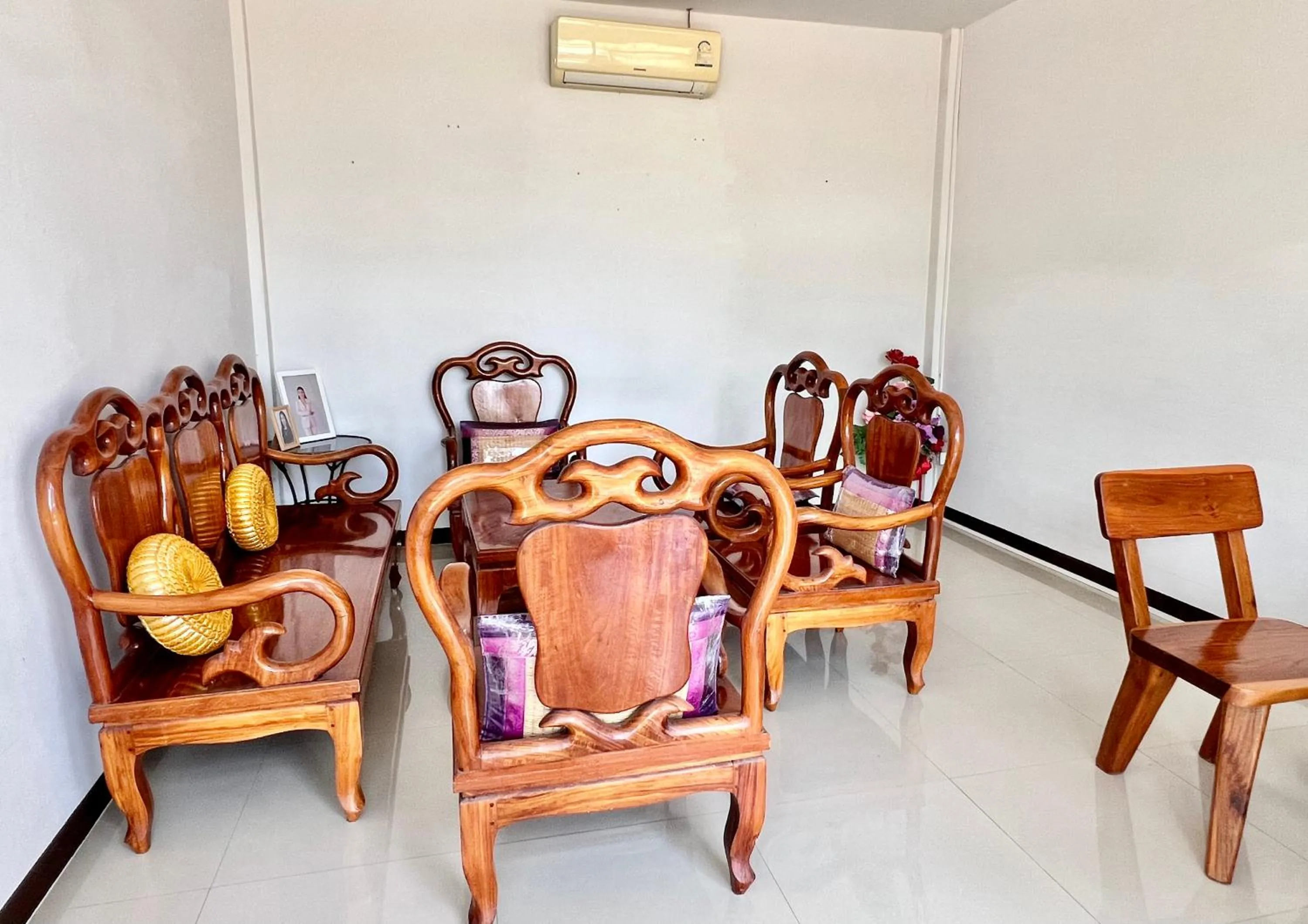 Seating area in Rungreang Hotel