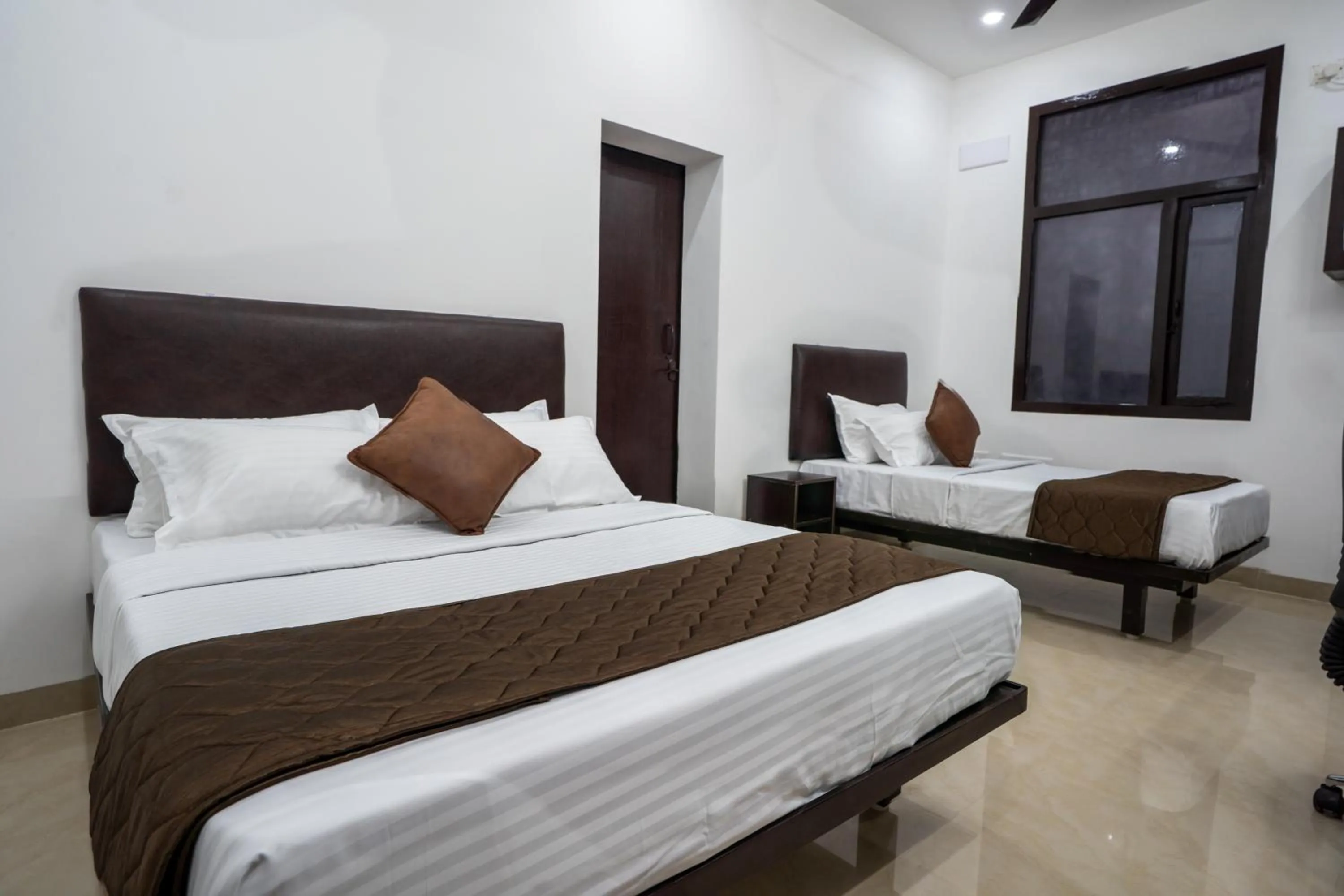 Bed in Cross Roads Inn