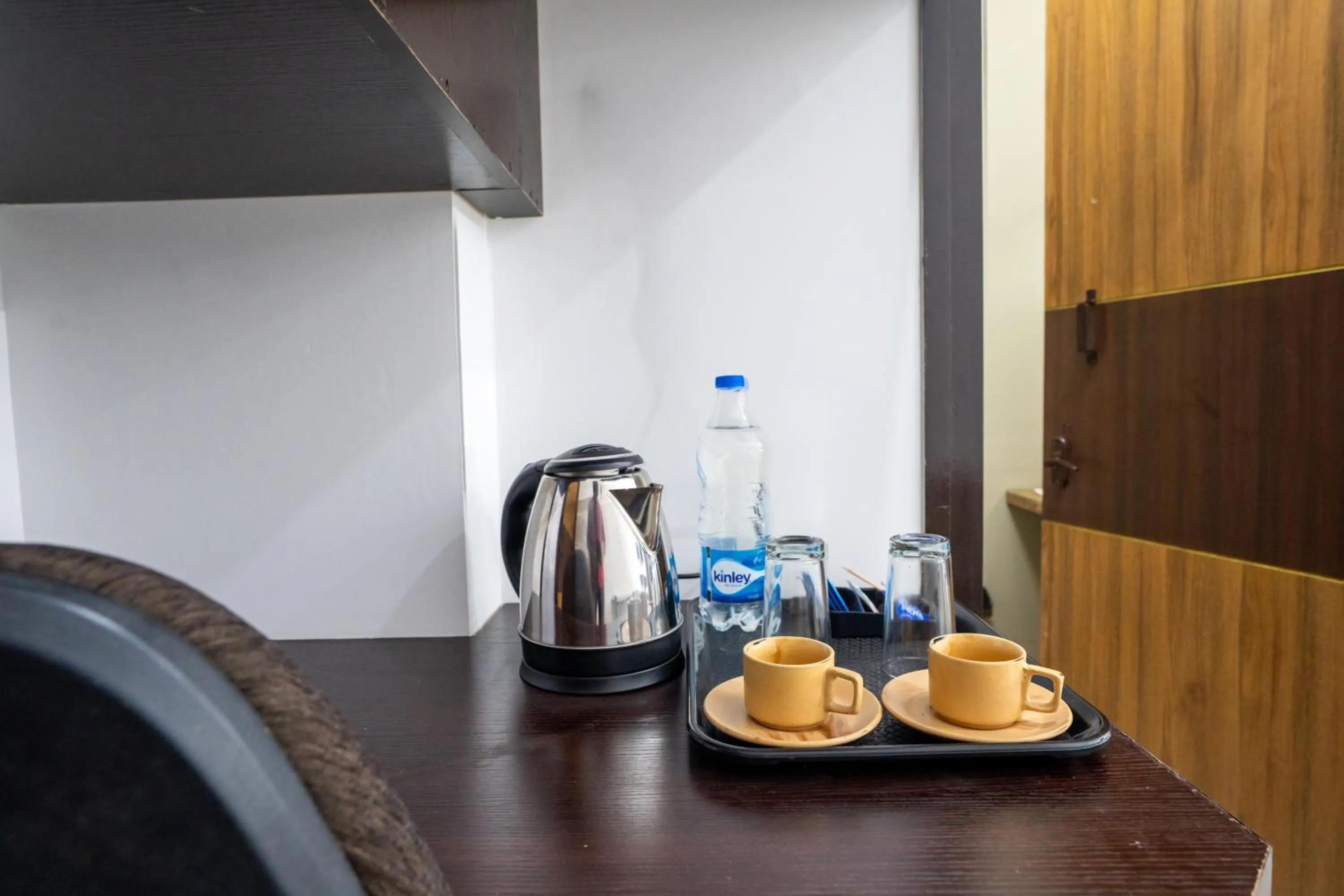 Coffee/tea facilities in Cross Roads Inn
