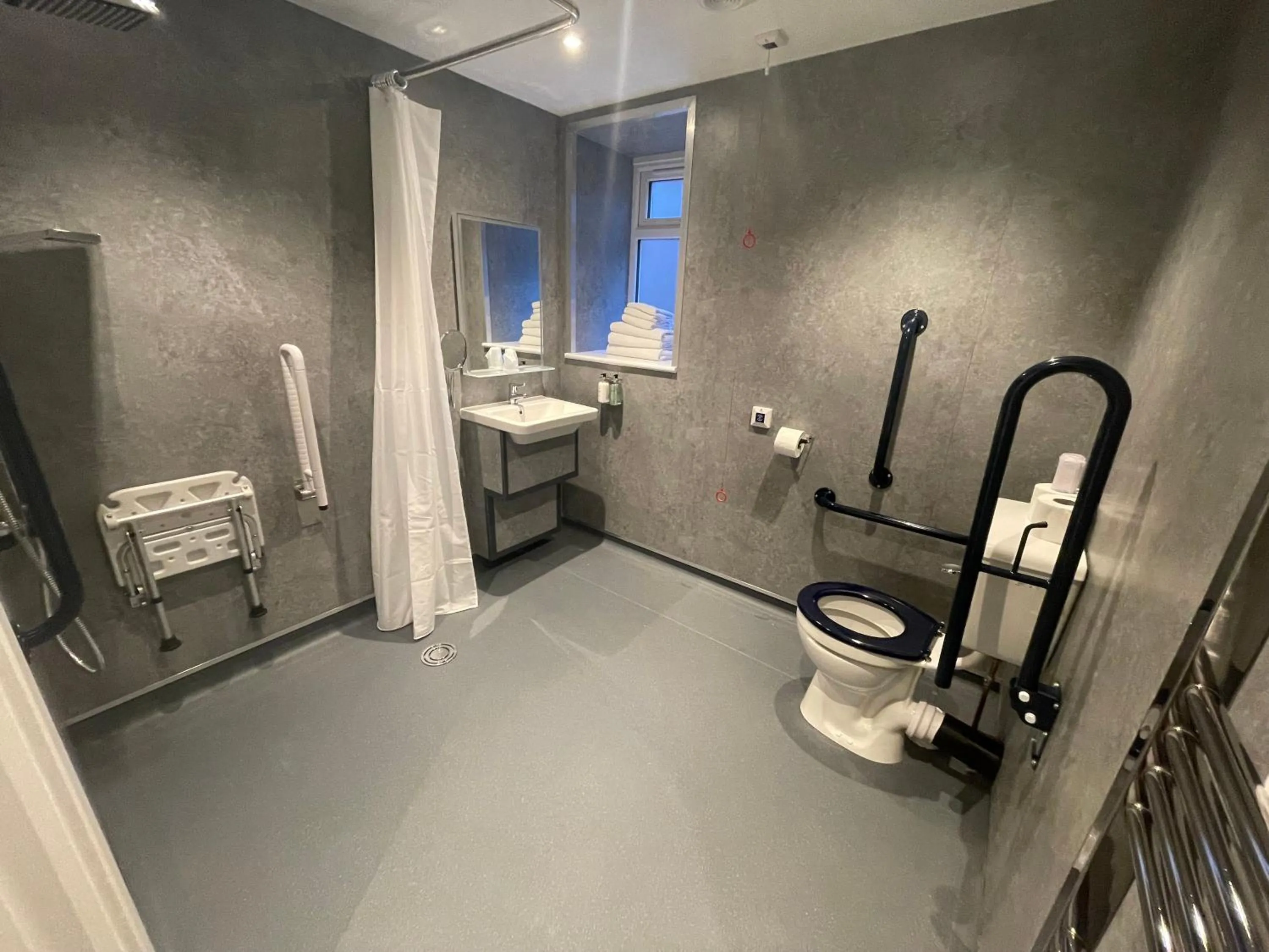 Bathroom in Ruskin Hotel