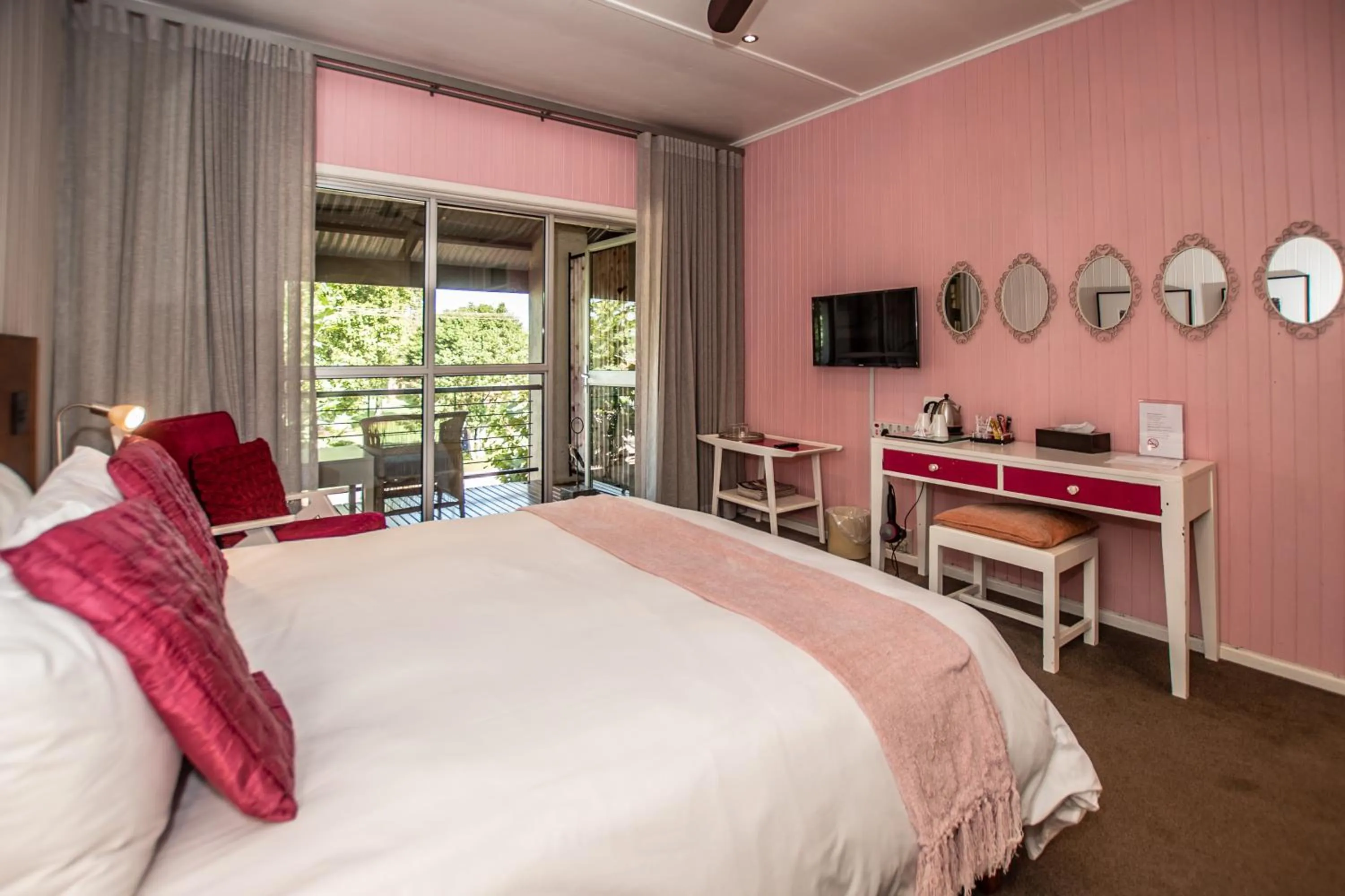 Bedroom, Bed in Graskop Hotel