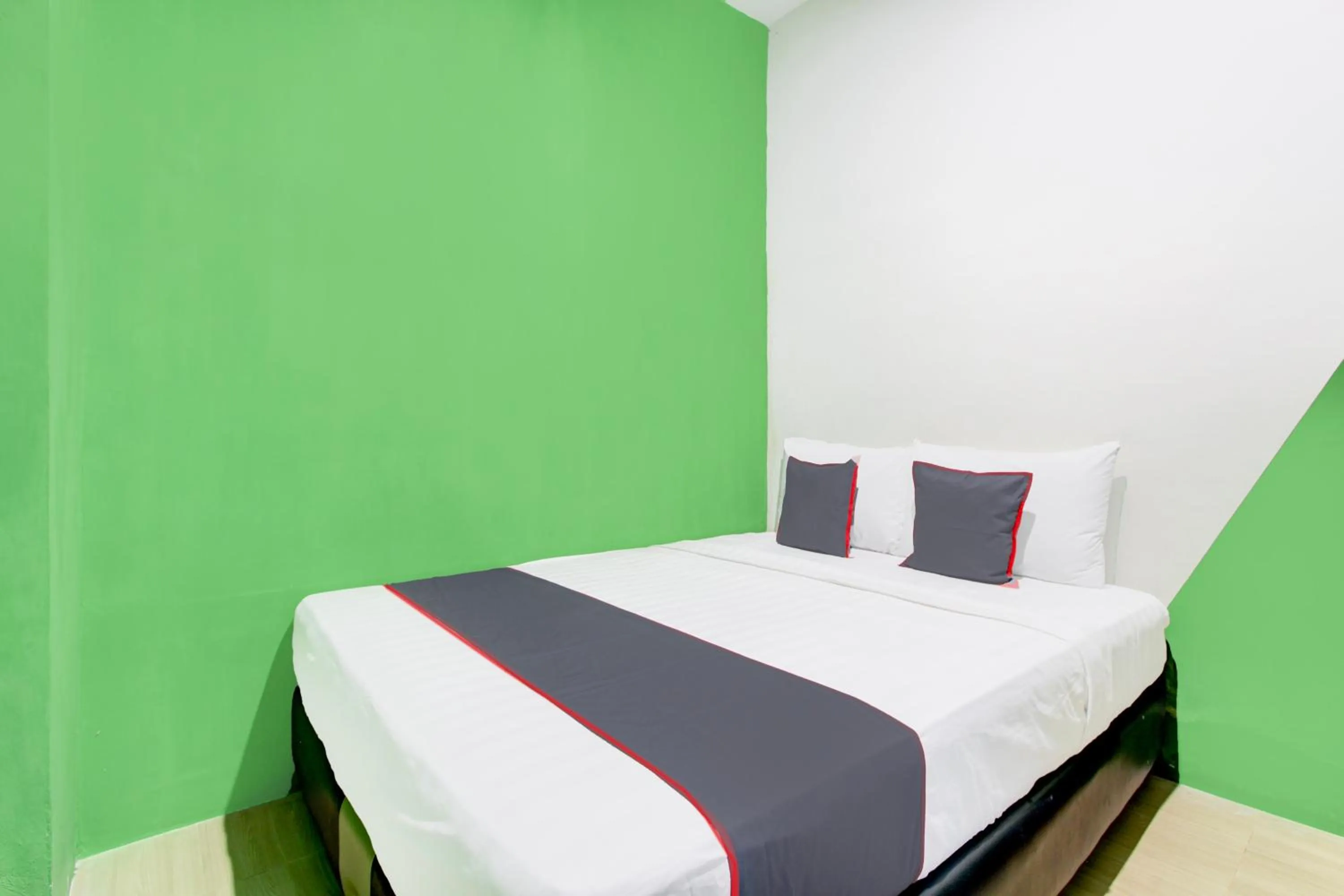 Bedroom, Bed in Hotel O Yogyakarta near Jalan Malioboro formerly Malio Inn