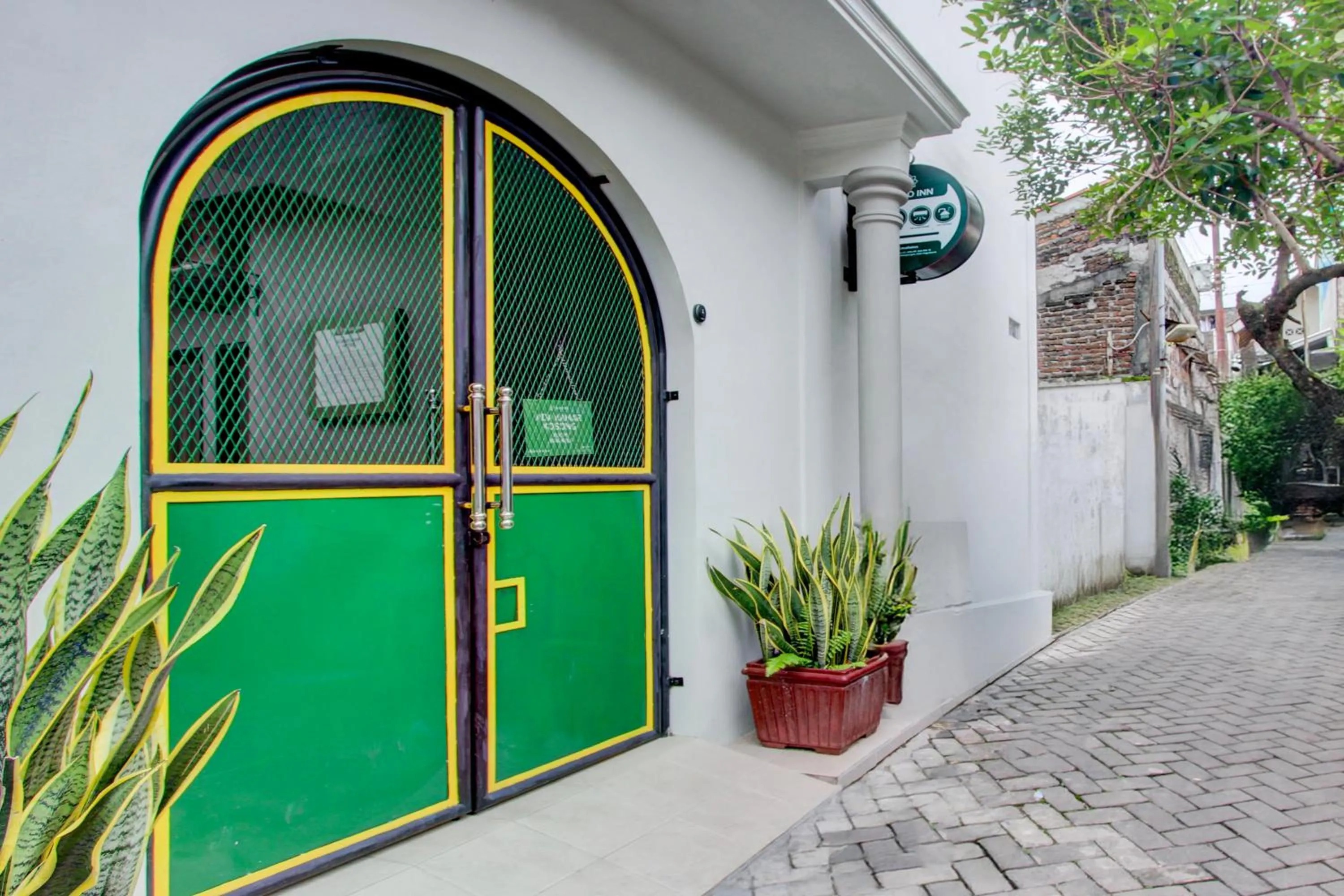 Facade/entrance in Hotel O Yogyakarta near Jalan Malioboro formerly Malio Inn