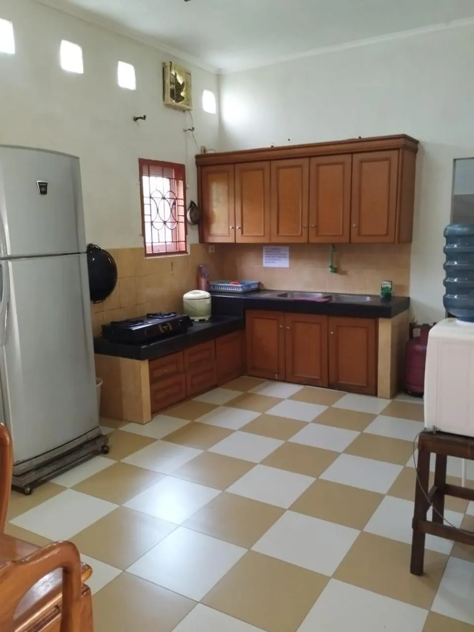Kitchen or kitchenette in Villa Mutiara Asri