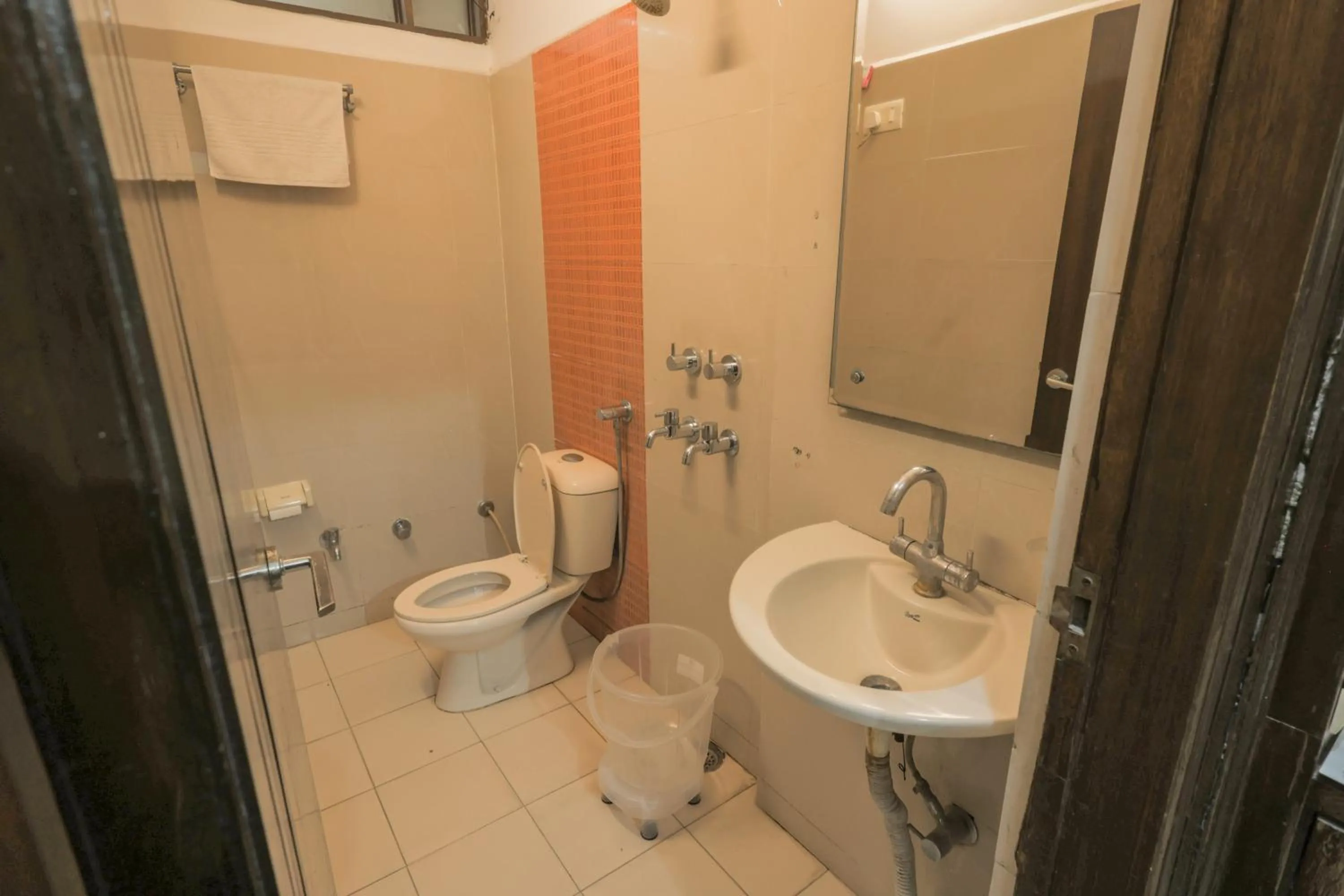 Toilet in Hotel Maharani Regency