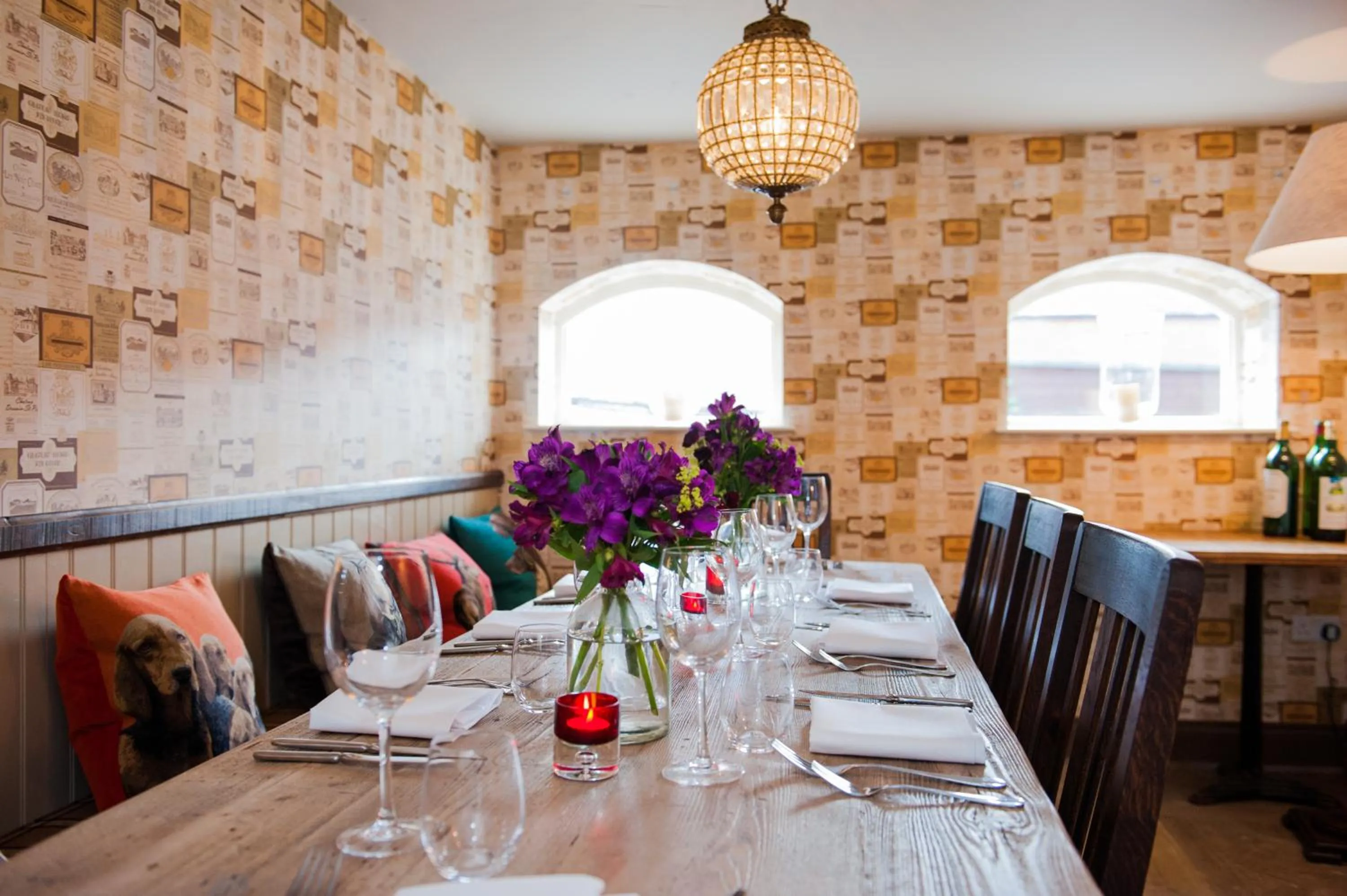 Restaurant/places to eat in The White Hart, Overton