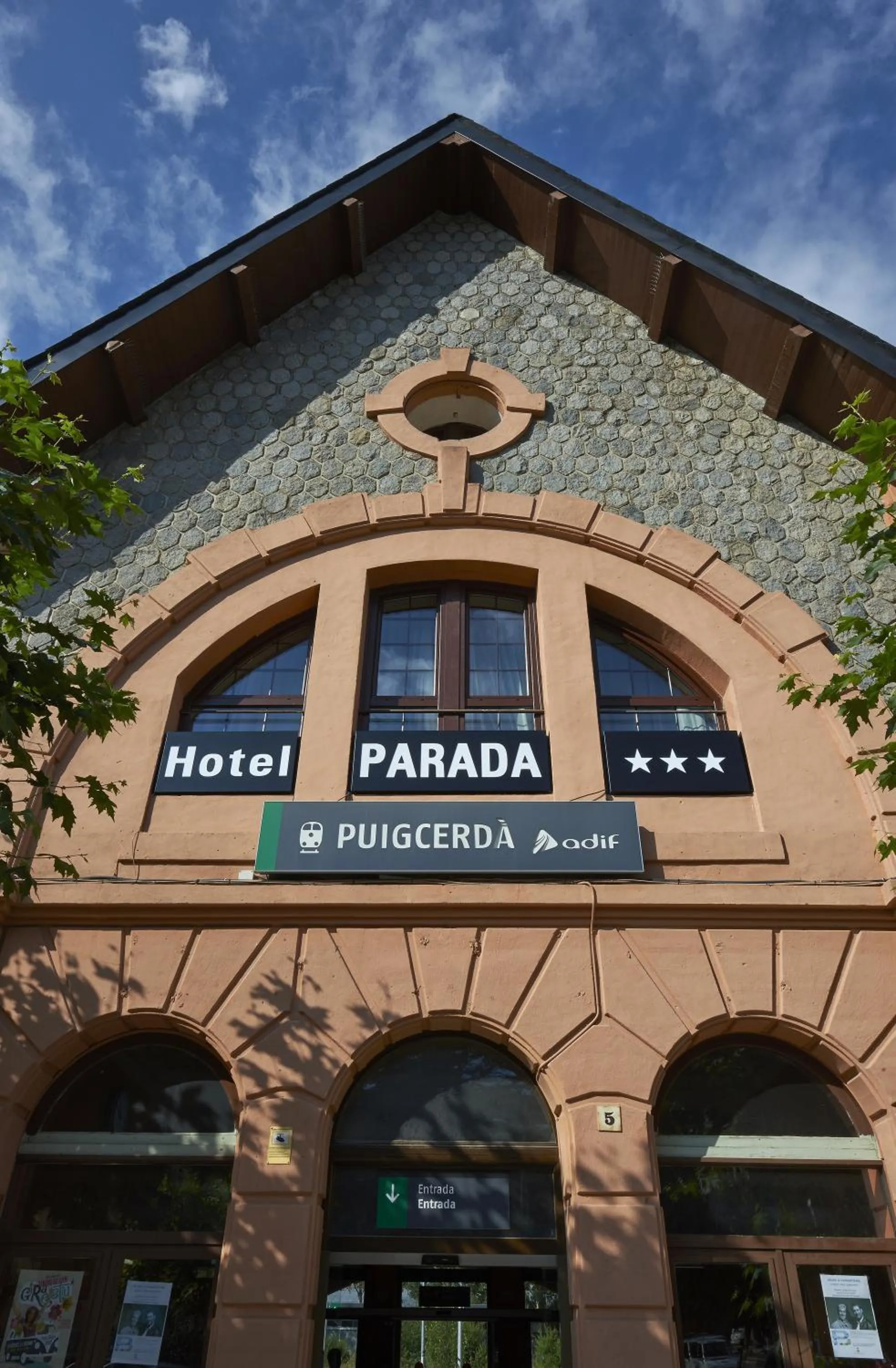 Facade/entrance in Hotel Parada Puigcerda