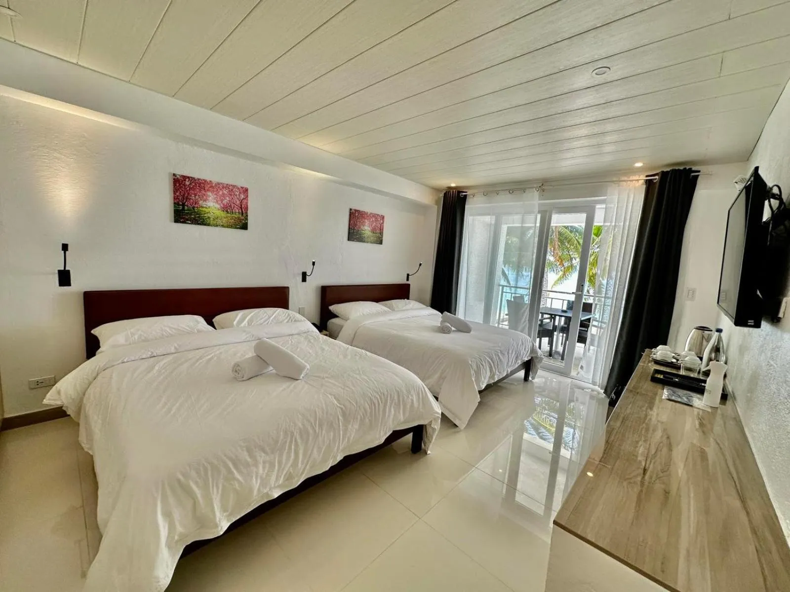 Bed in Calypso Beach and Dive Resort