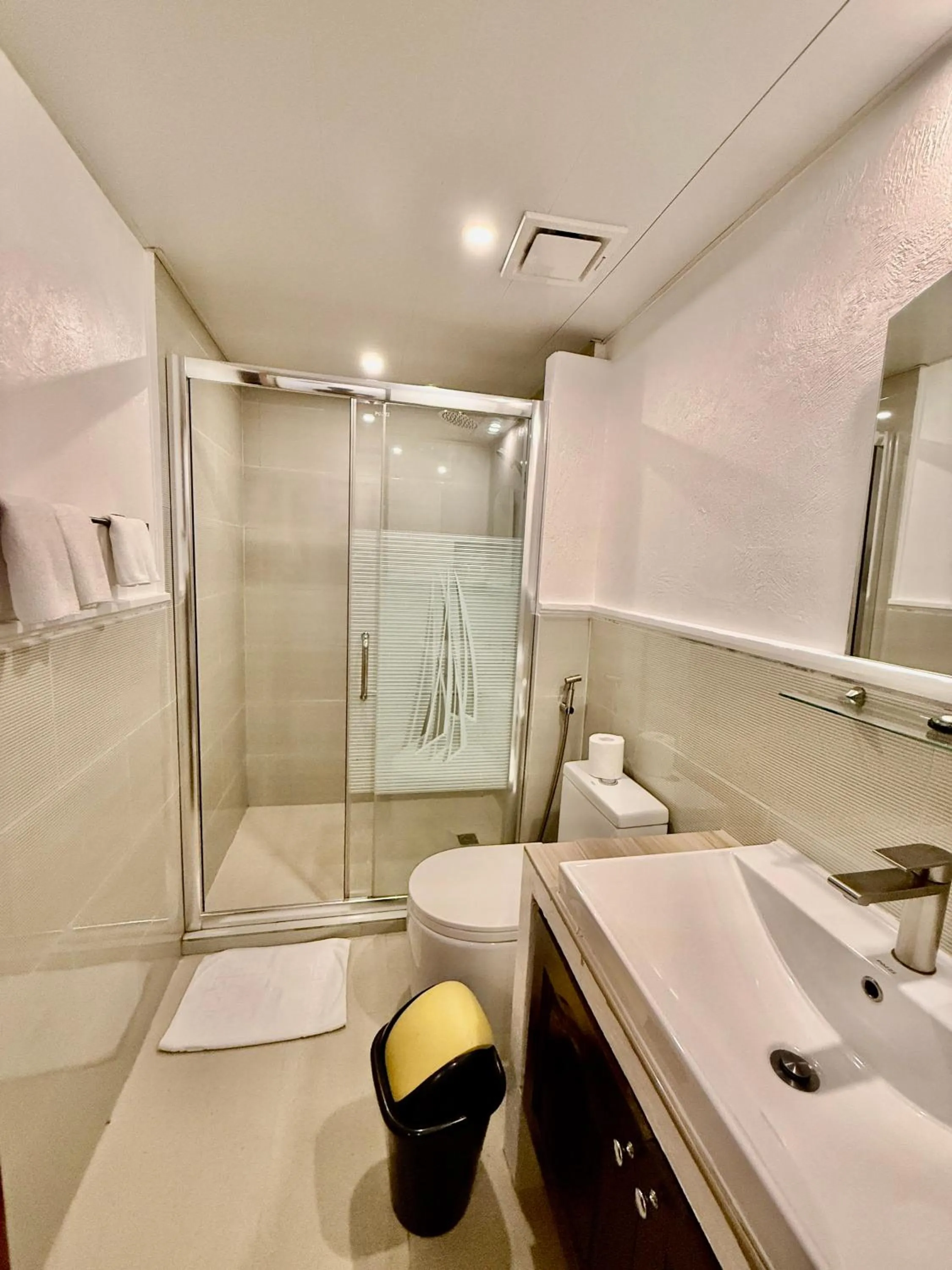 Bathroom in Calypso Beach and Dive Resort