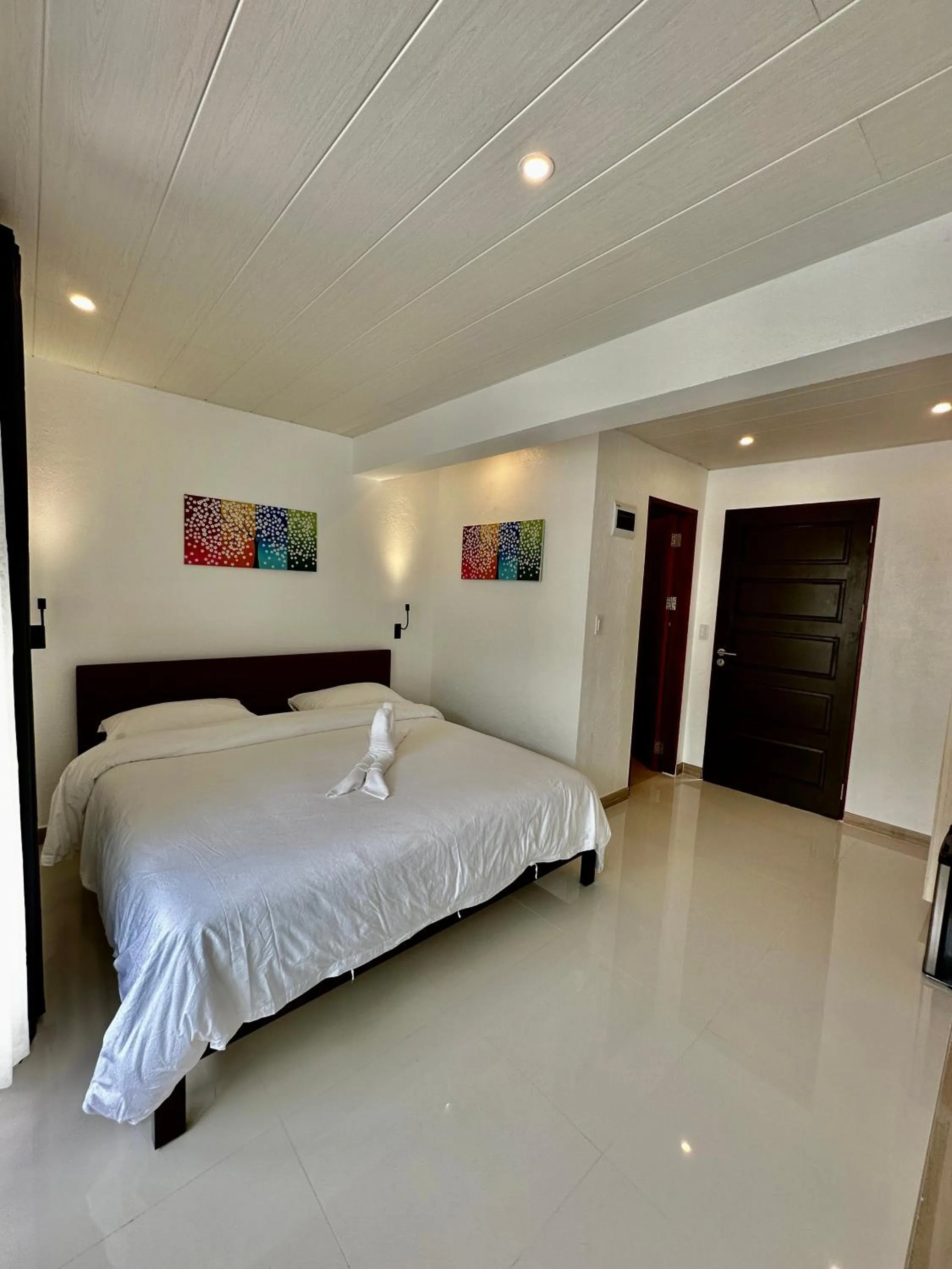 Bedroom, Bed in Calypso Beach and Dive Resort