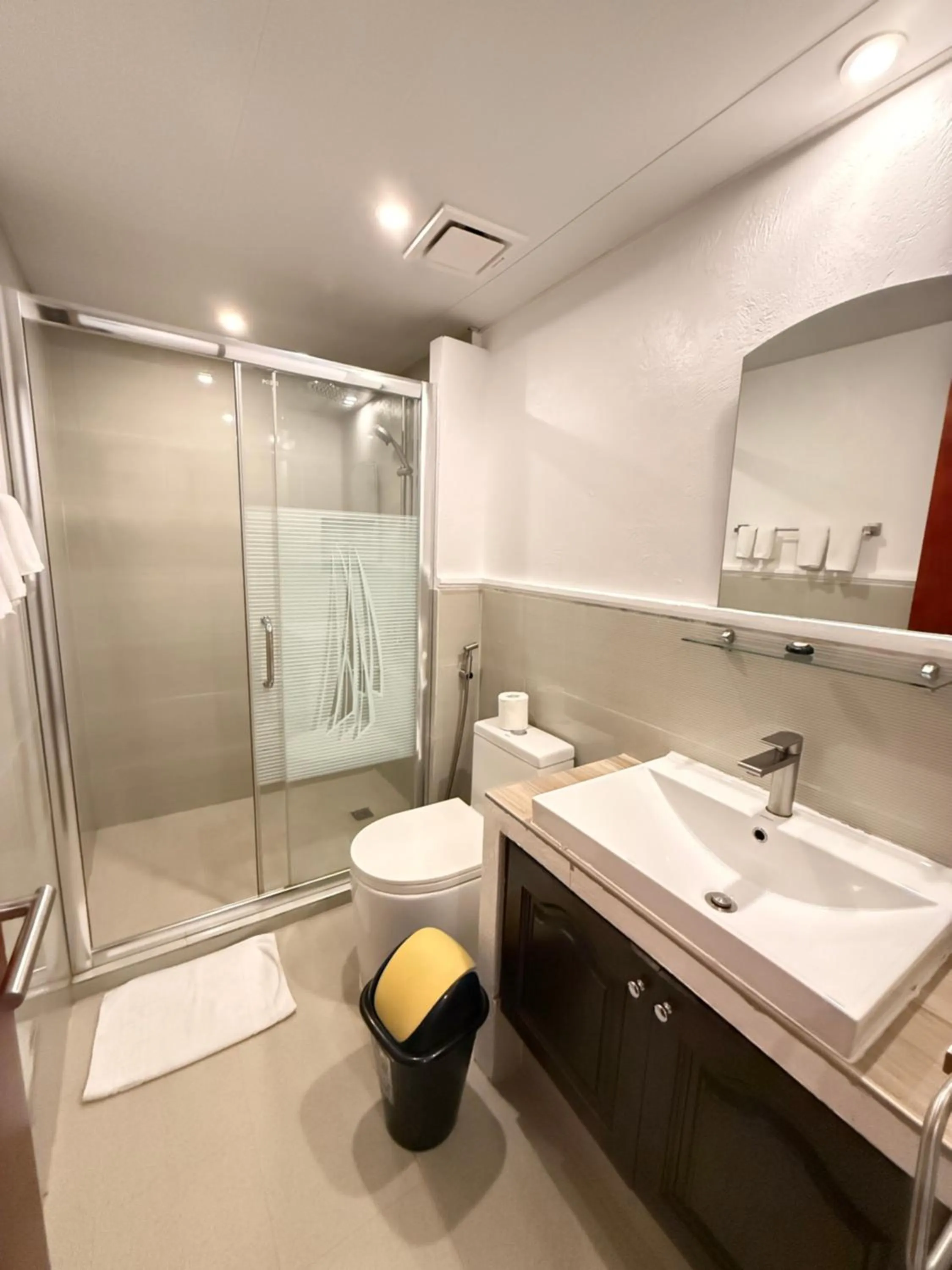 Bathroom in Calypso Beach and Dive Resort