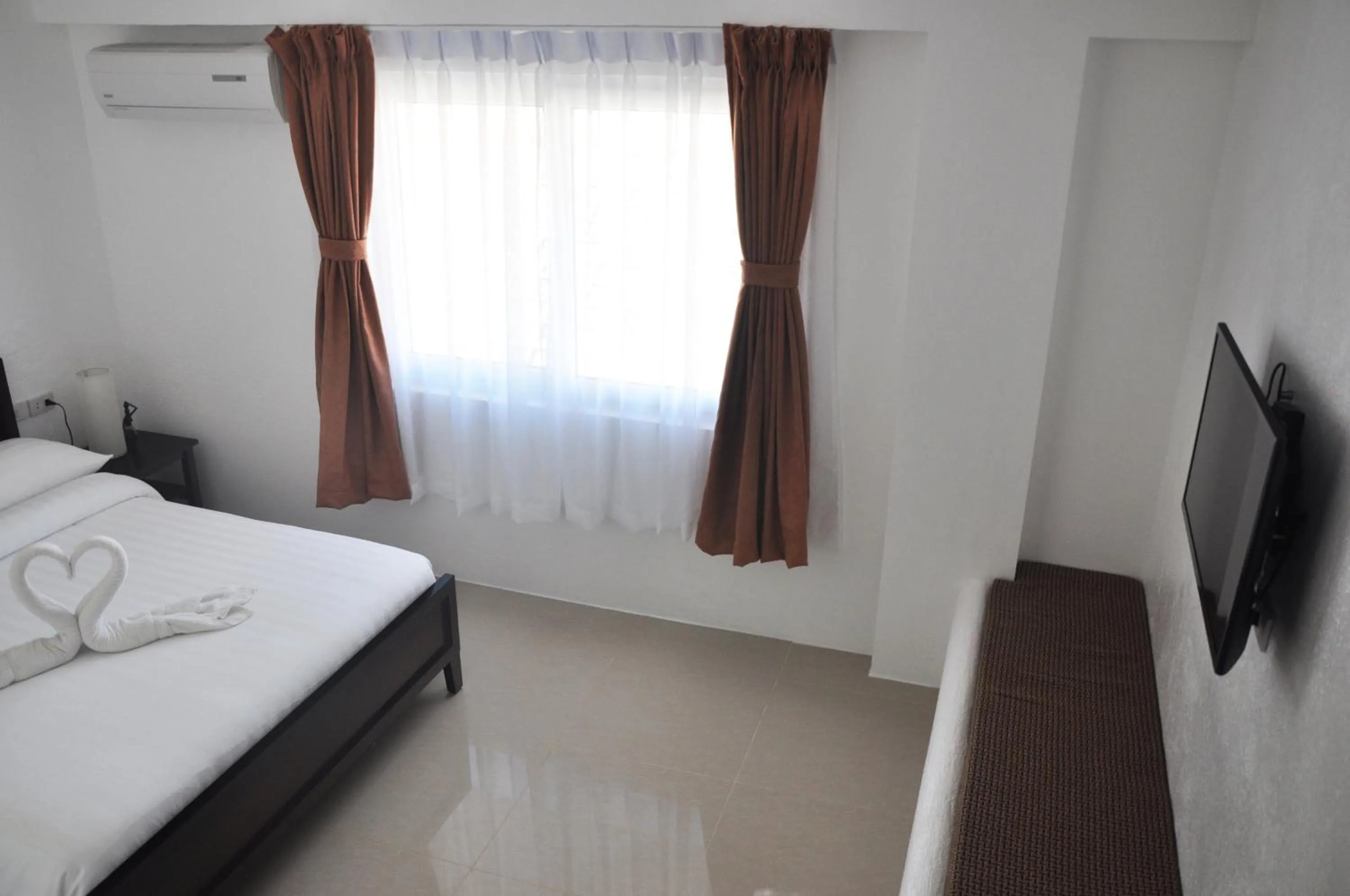 Bedroom, Bed in Calypso Beach and Dive Resort