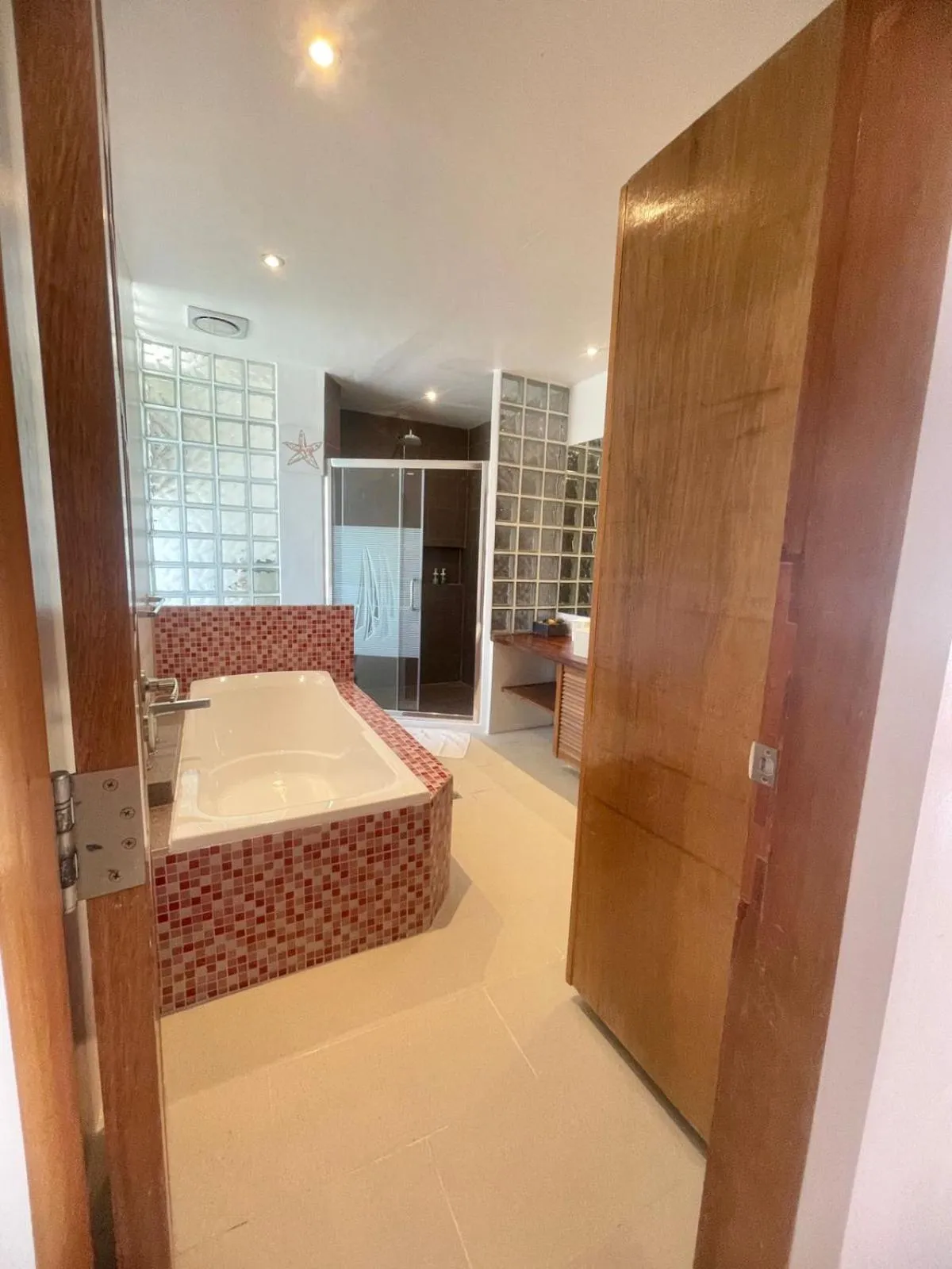 Shower, Bed in Calypso Beach and Dive Resort