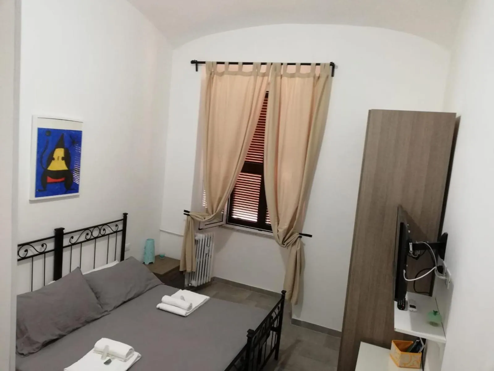 Photo of the whole room, Bed in Grandis Rooms