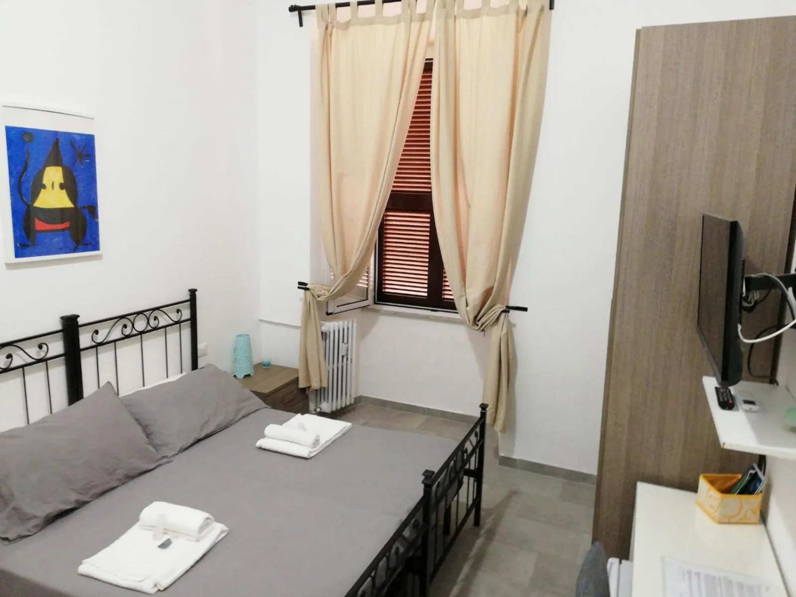 Photo of the whole room, Bed in Grandis Rooms