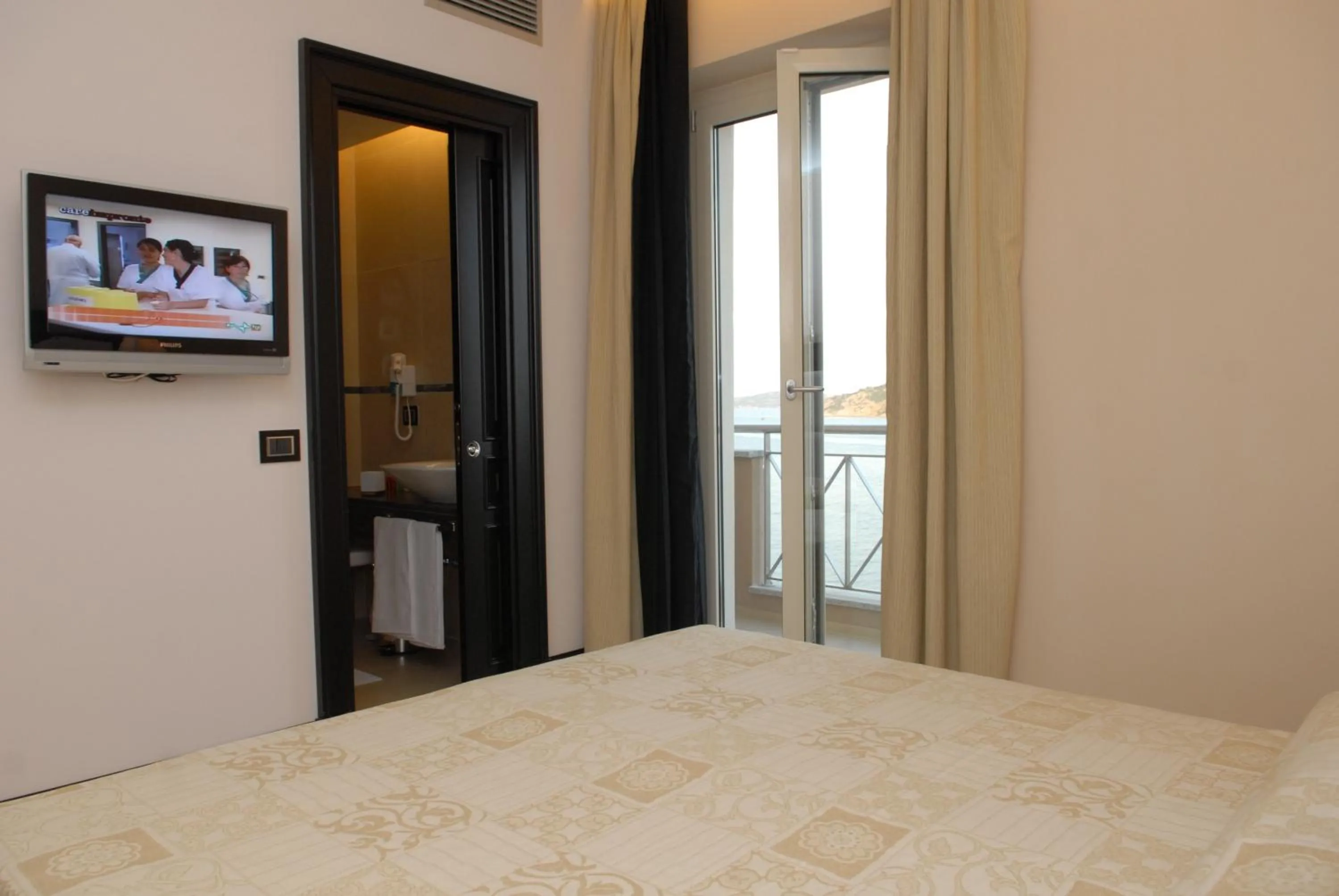 Bed in Hotel Excelsior