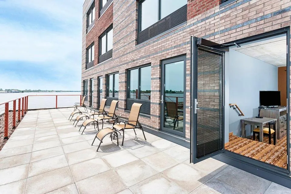 Facade/entrance in Pier B Resort