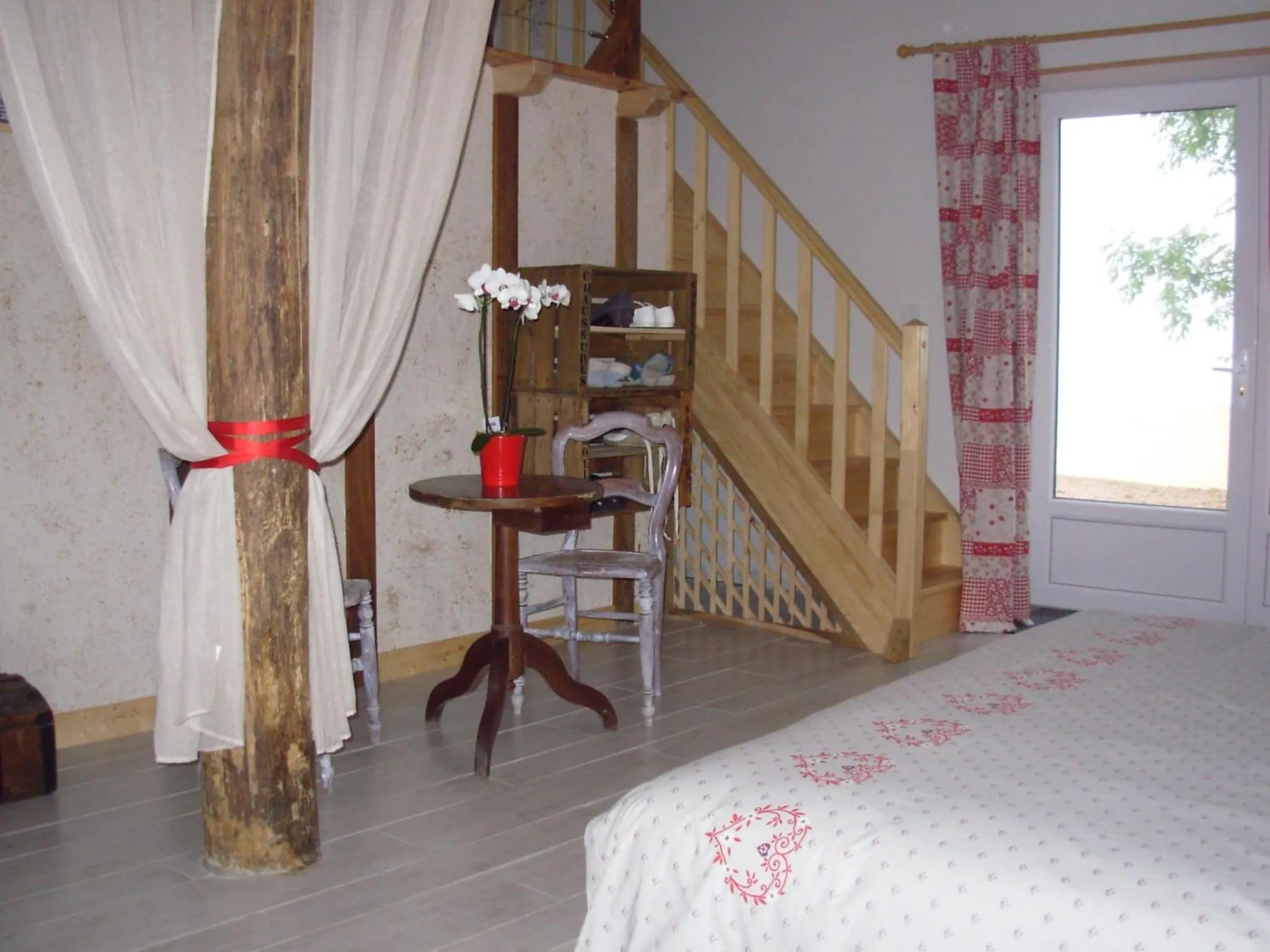 Decorative detail, Bed in Le Jardin des Pierres Brunes