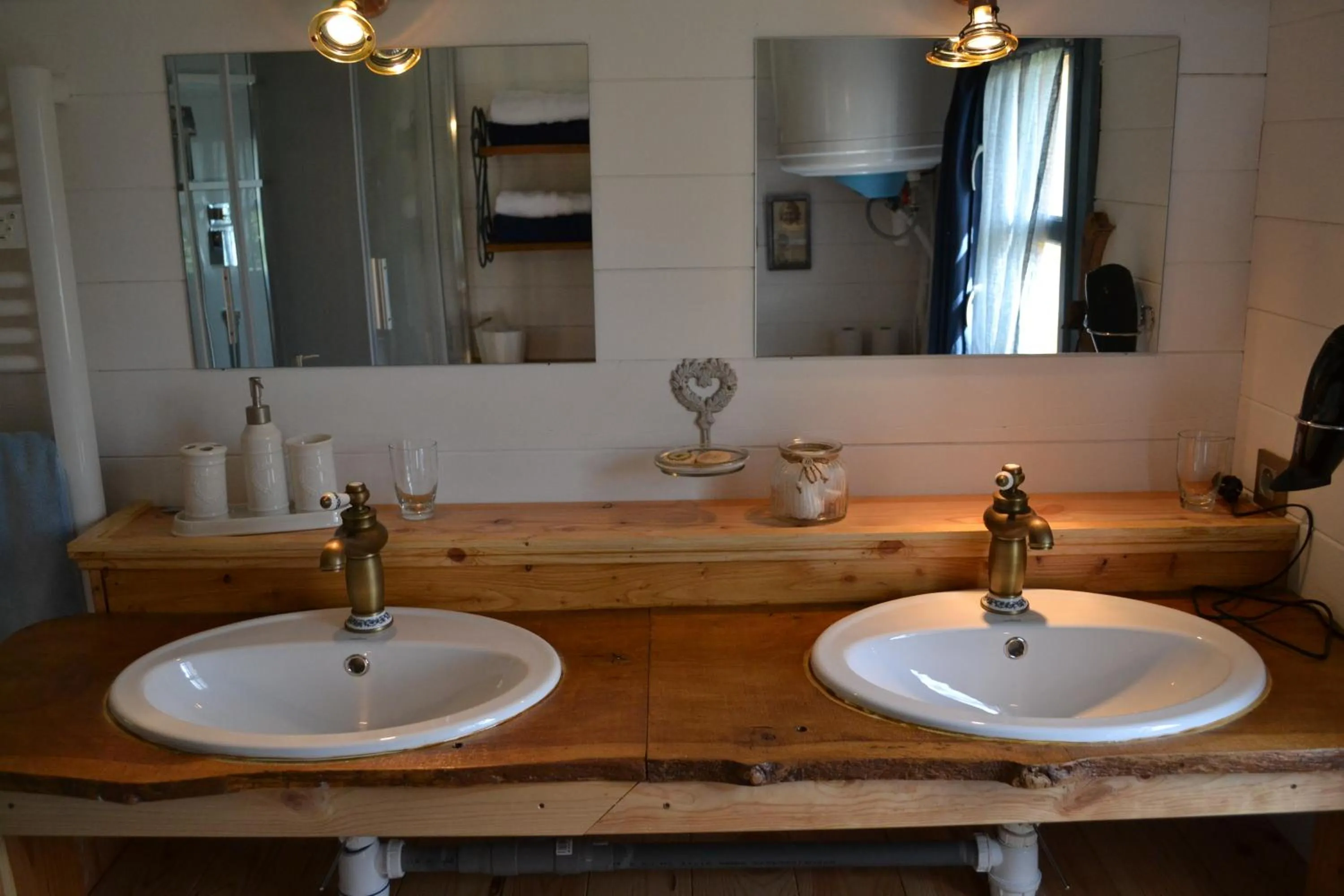 Bathroom in Le Jardin des Pierres Brunes
