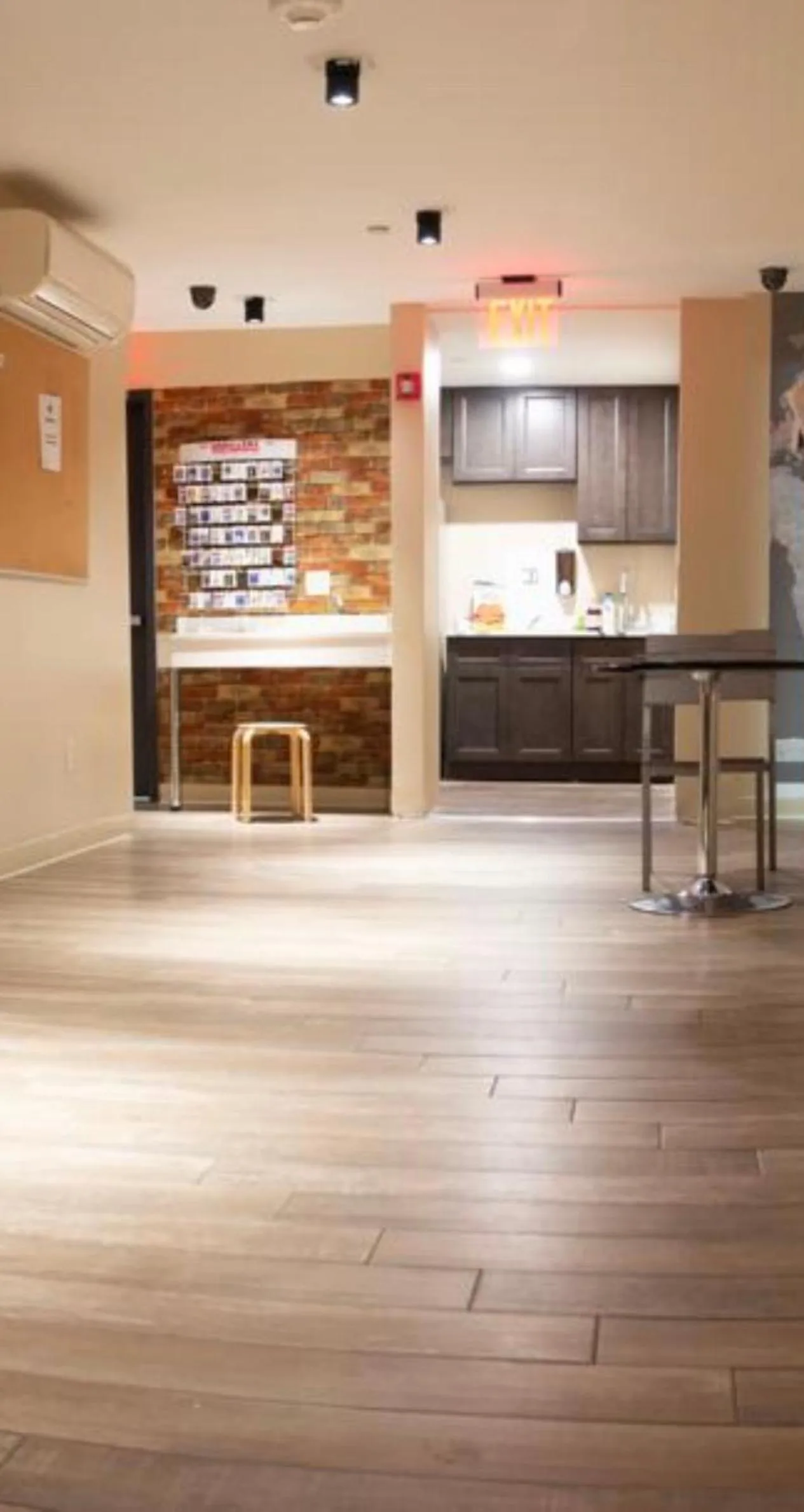 Kitchen/Kitchenette in Jazz on Columbus Circle Hostel