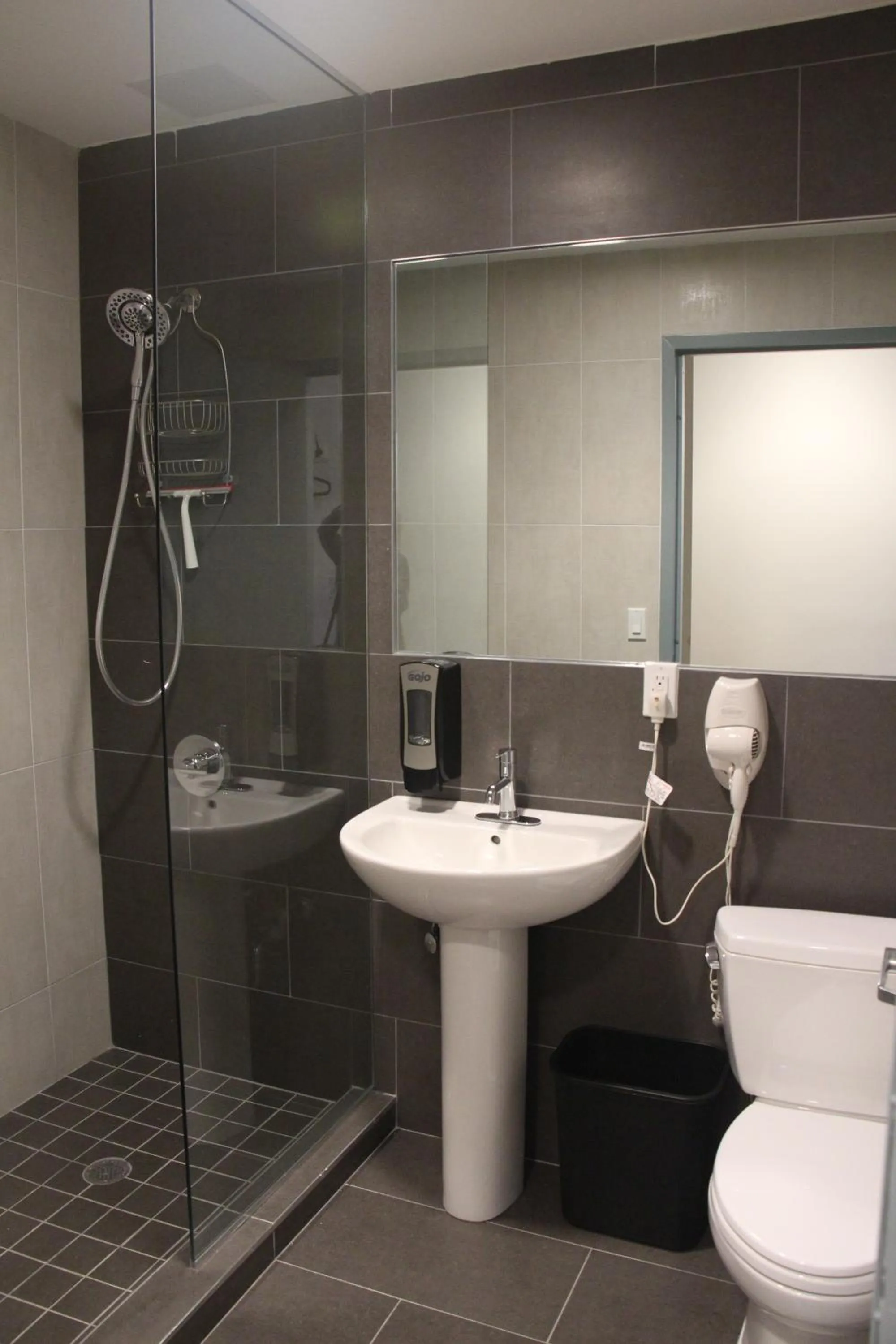 Bathroom in Jazz on Columbus Circle Hostel