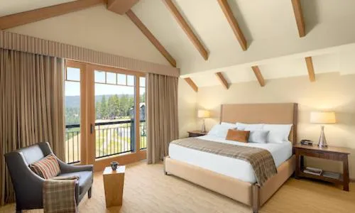 Photo of the whole room, Bed in Suncadia Resort