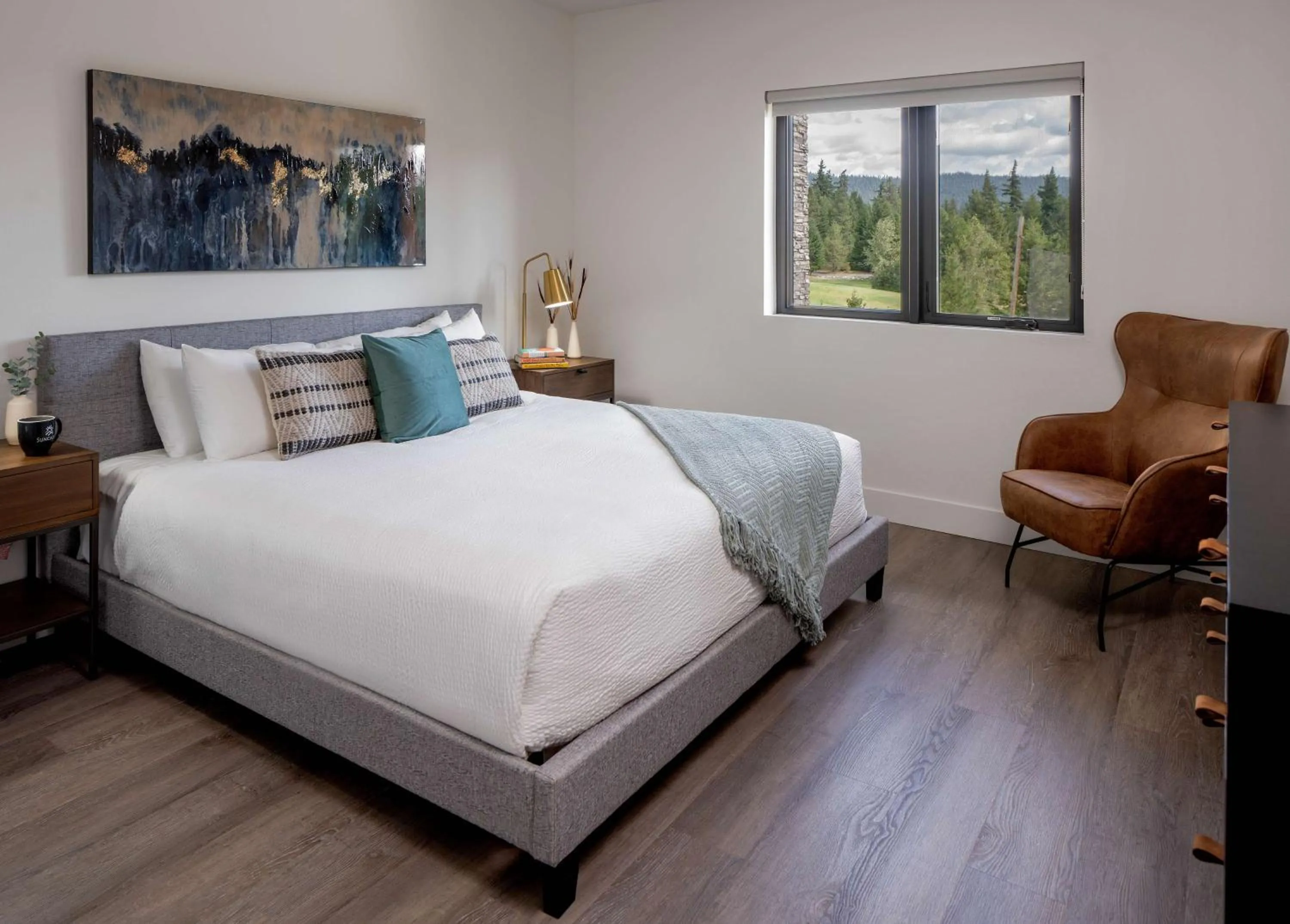 Photo of the whole room, Bed in Suncadia Resort