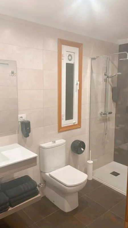 Shower in Casa Pazos, Pedrafita do Cebreiro