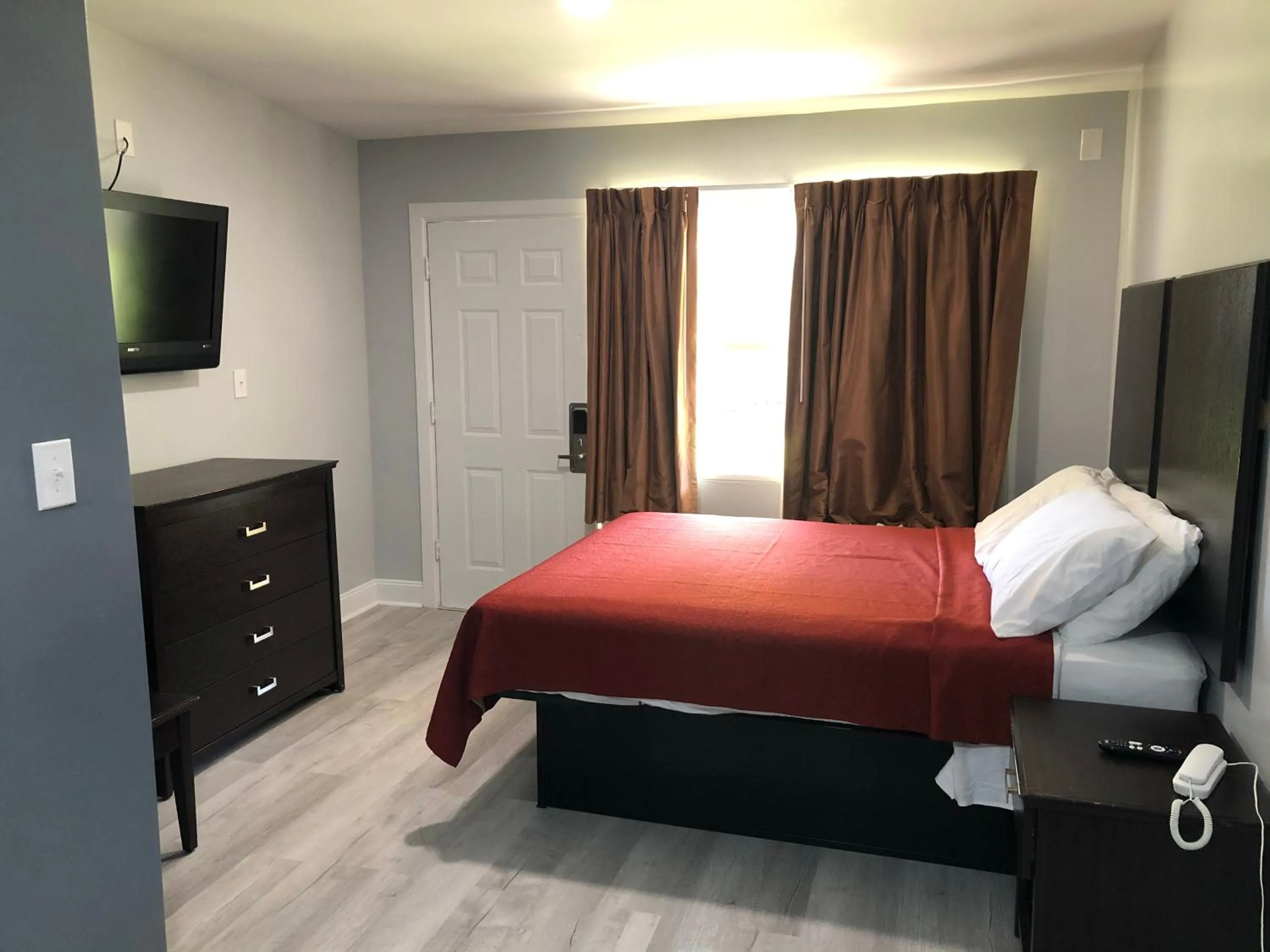 Bed in Bay Inn Hotel