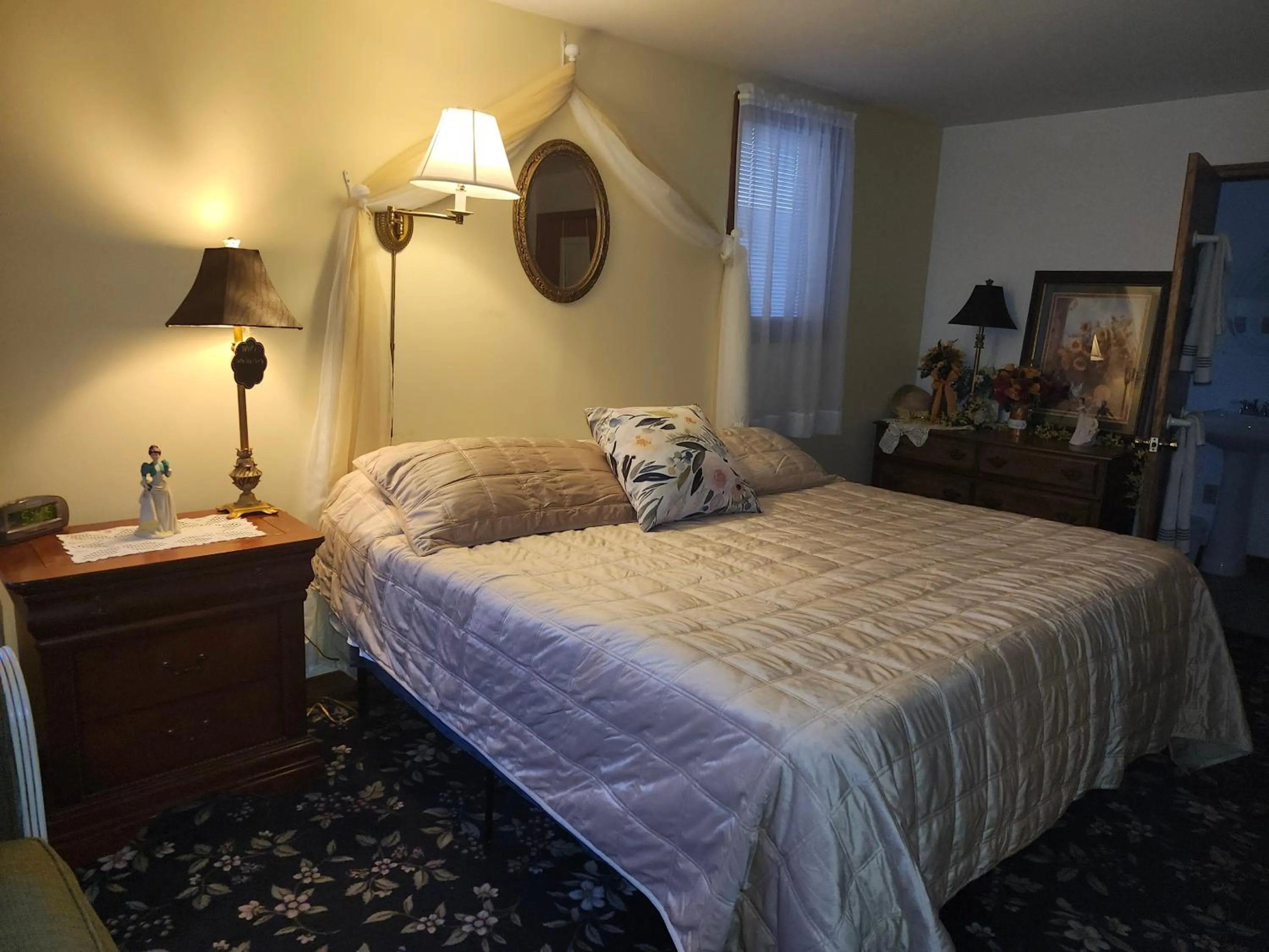 Bed in The White Birch Inn