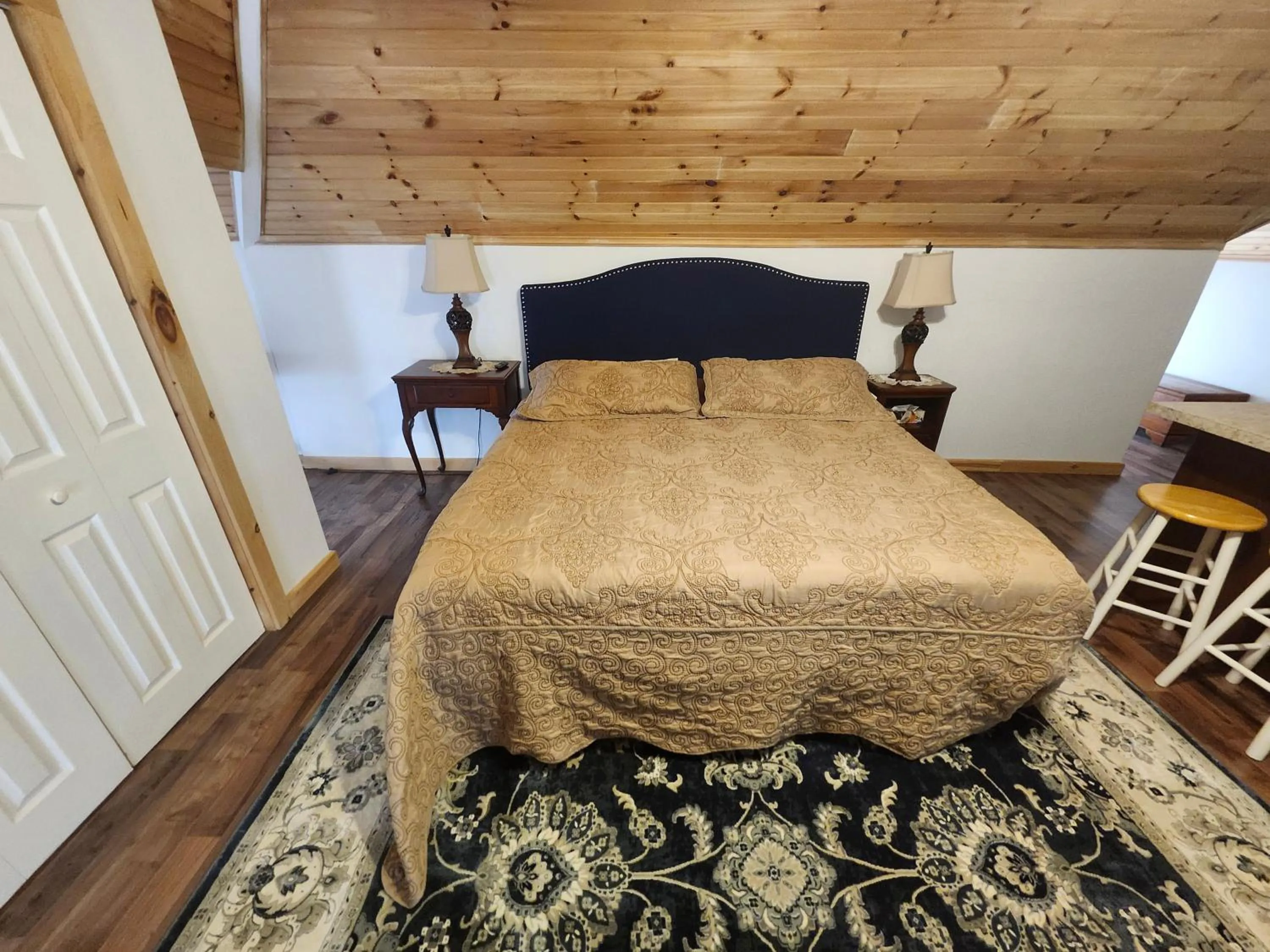 Bed in The White Birch Inn