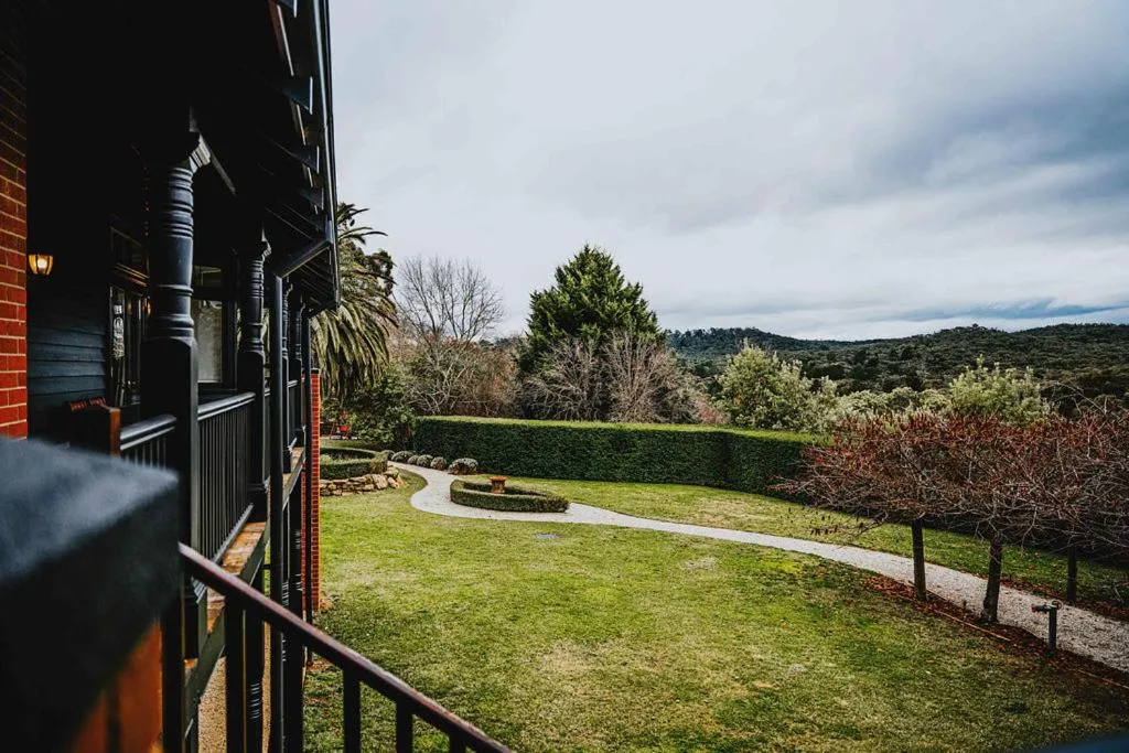 Garden view in Hotel Bellinzona Daylesford