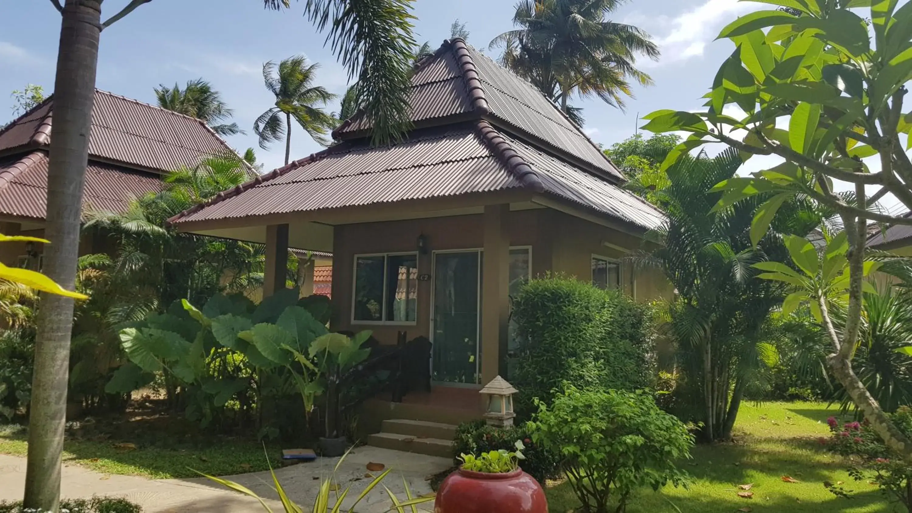 One-Bedroom Bungalow in Lanta Castaway Beach Resort One-Bedroom Bungalow in Lanta Castaway Beach Resort