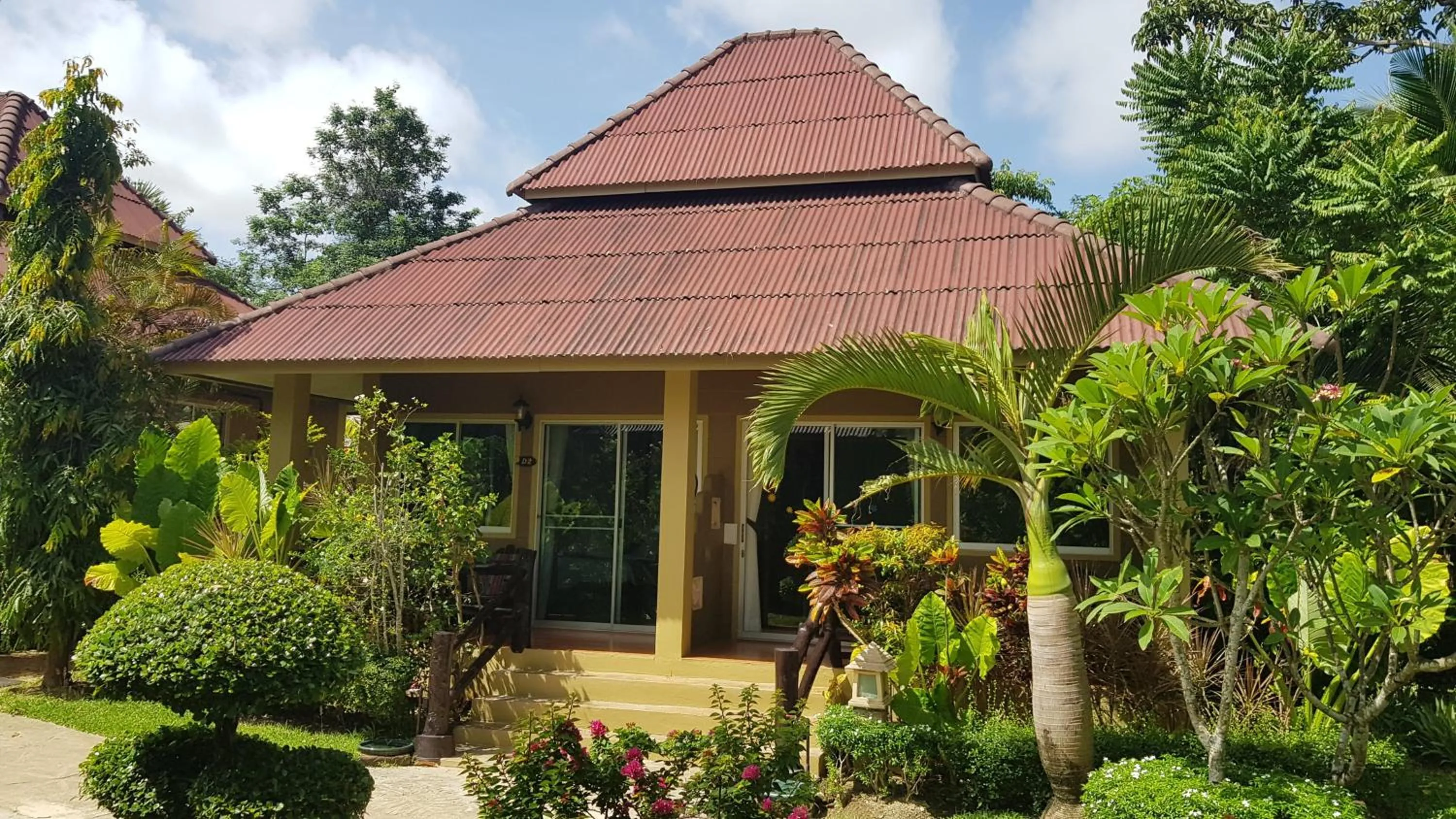 Lanta Castaway Beach Resort