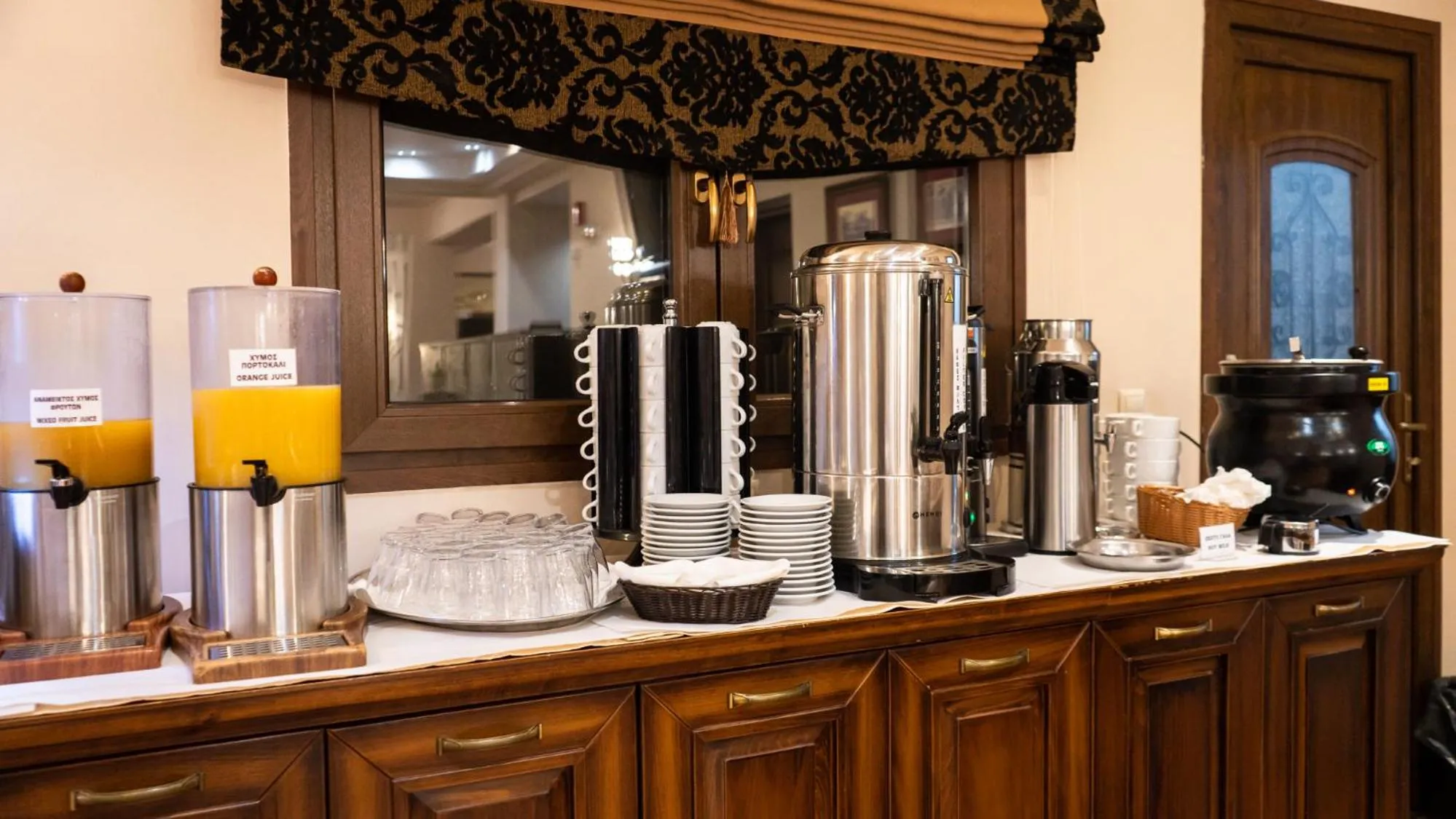 Breakfast in Dellas Boutique Hotel