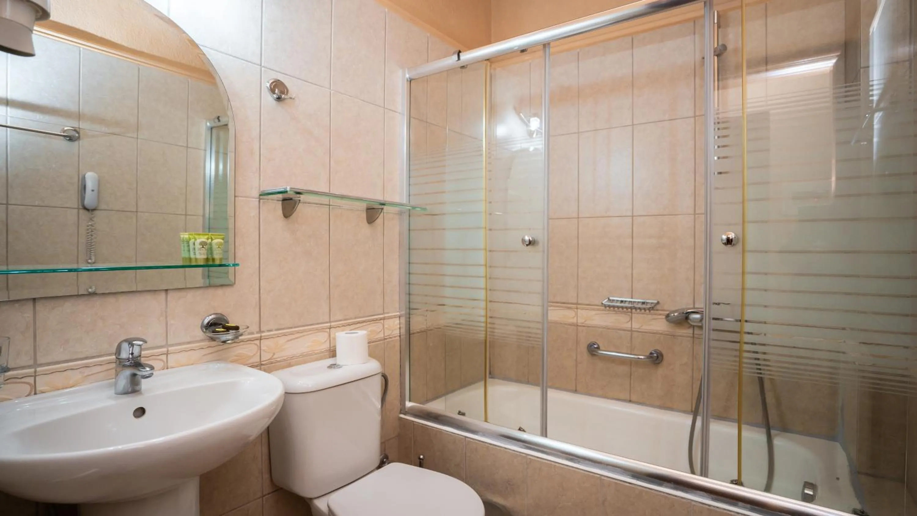 Bathroom in Dellas Boutique Hotel