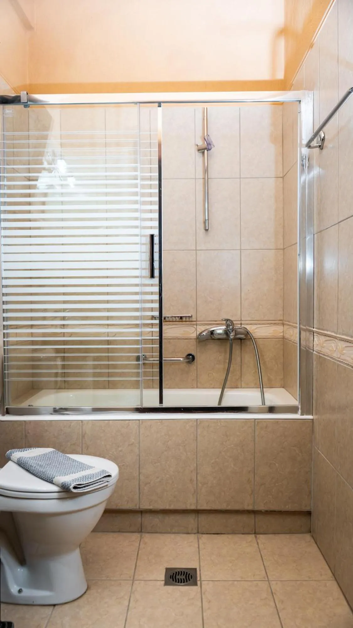 Bathroom in Dellas Boutique Hotel