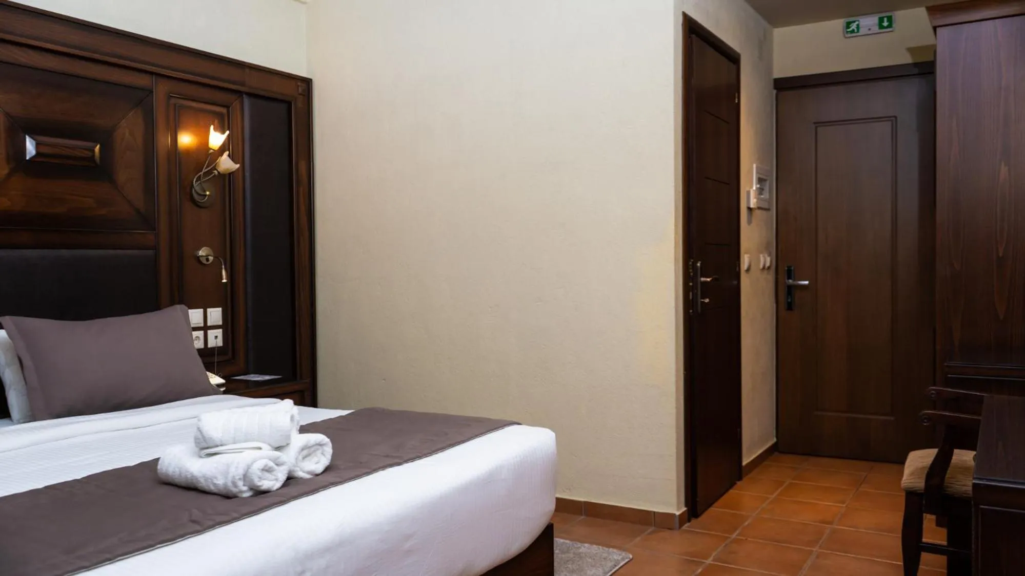 Bedroom, Bed in Dellas Boutique Hotel