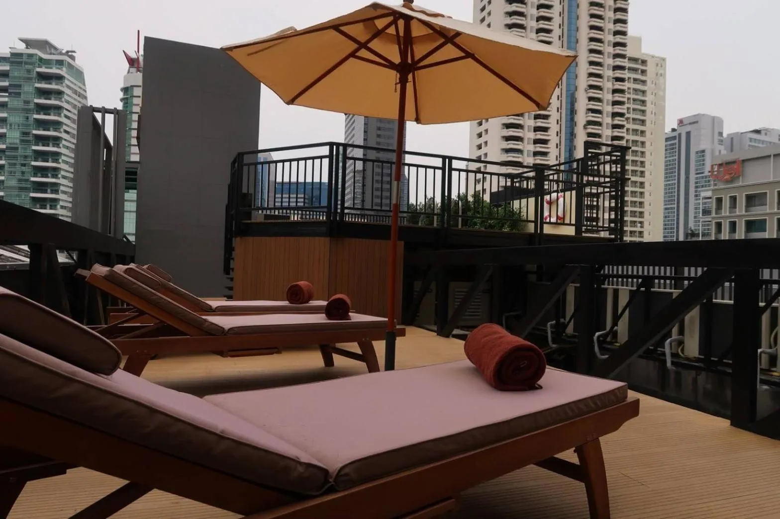 Swimming pool in Syama Suite Sukhumvit 20