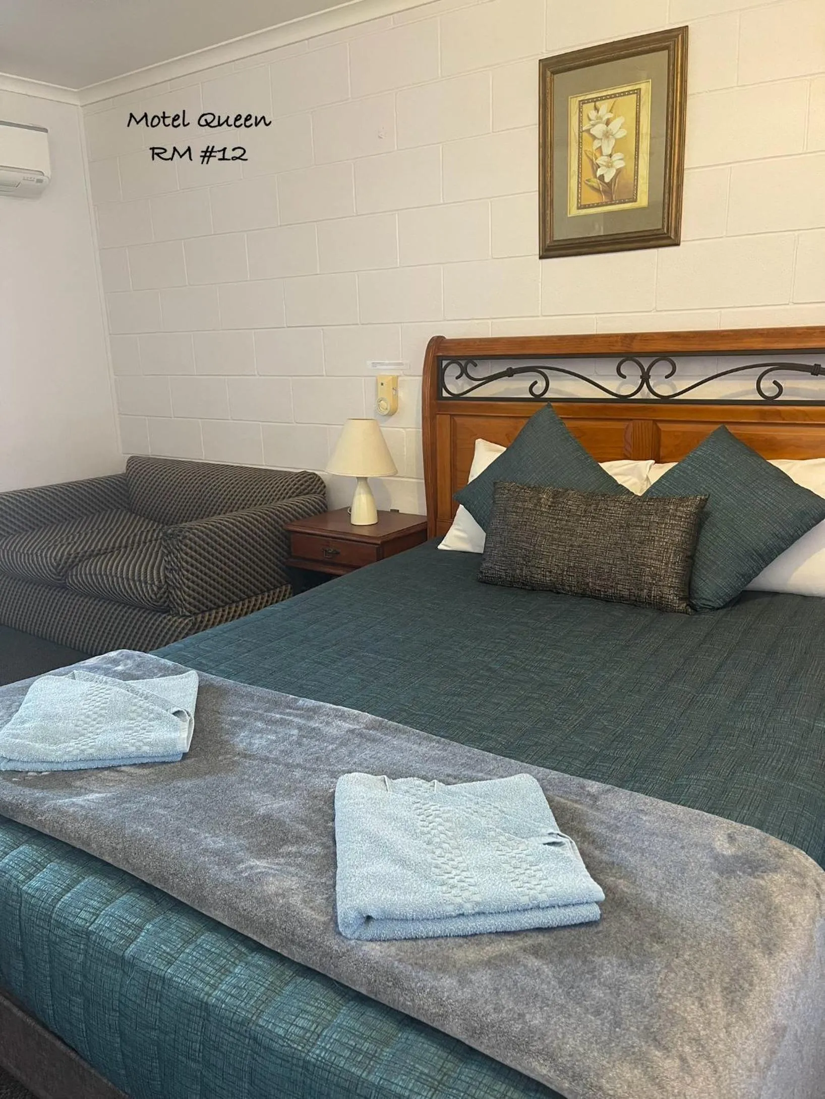 Bed in Warrego Motel